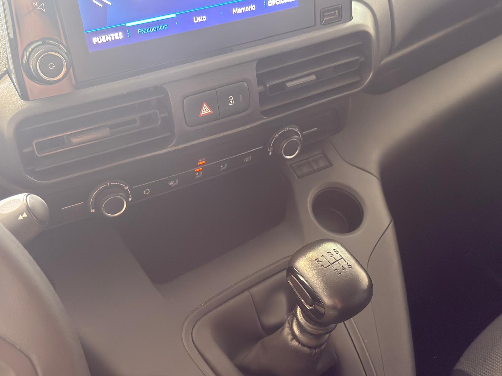 
								Peugeot Rifter 1.5 BlueHDi 100 FAP Active L1 full									