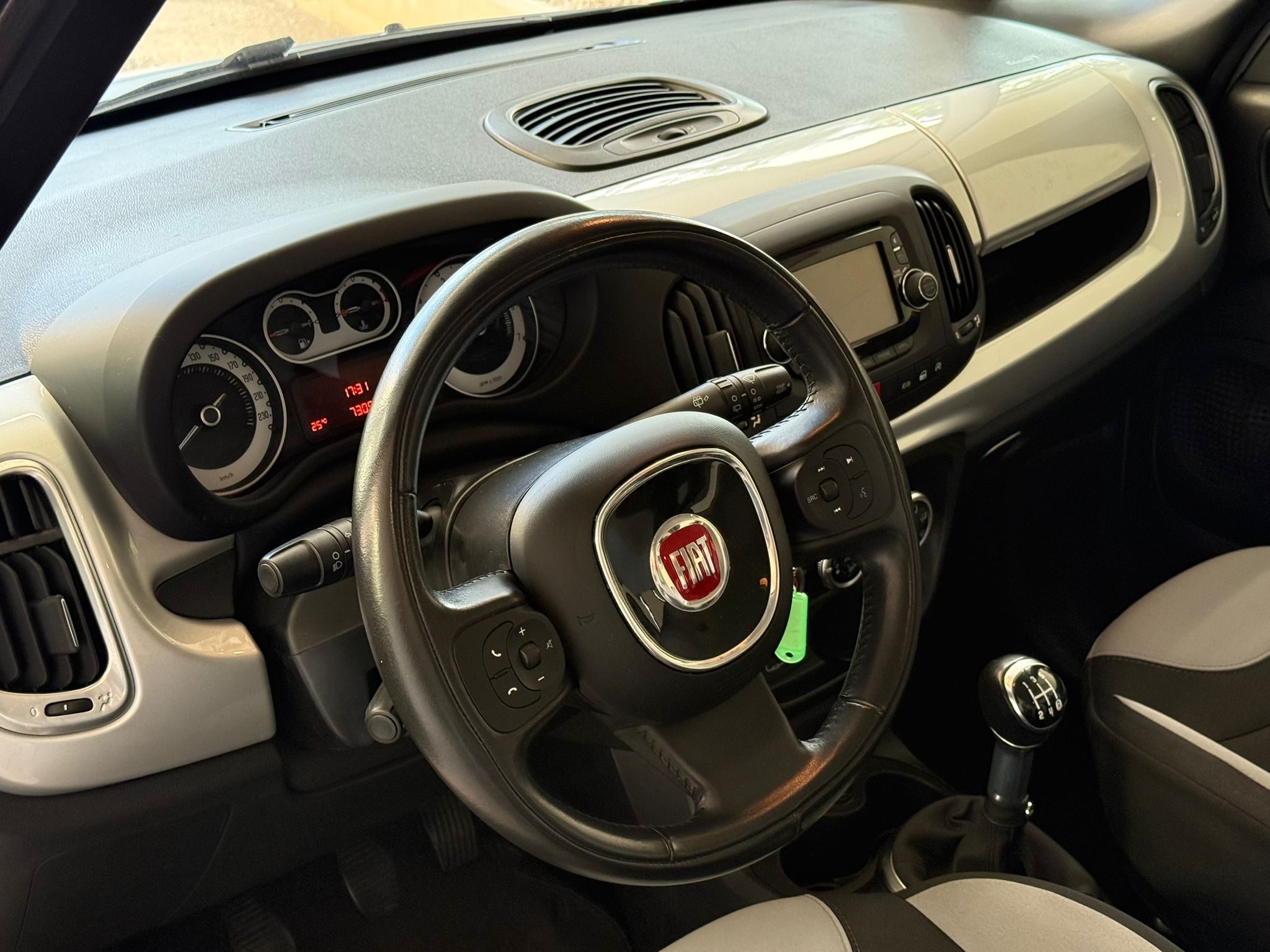 
								FIAT 500 L 1.3 Pop Star full									