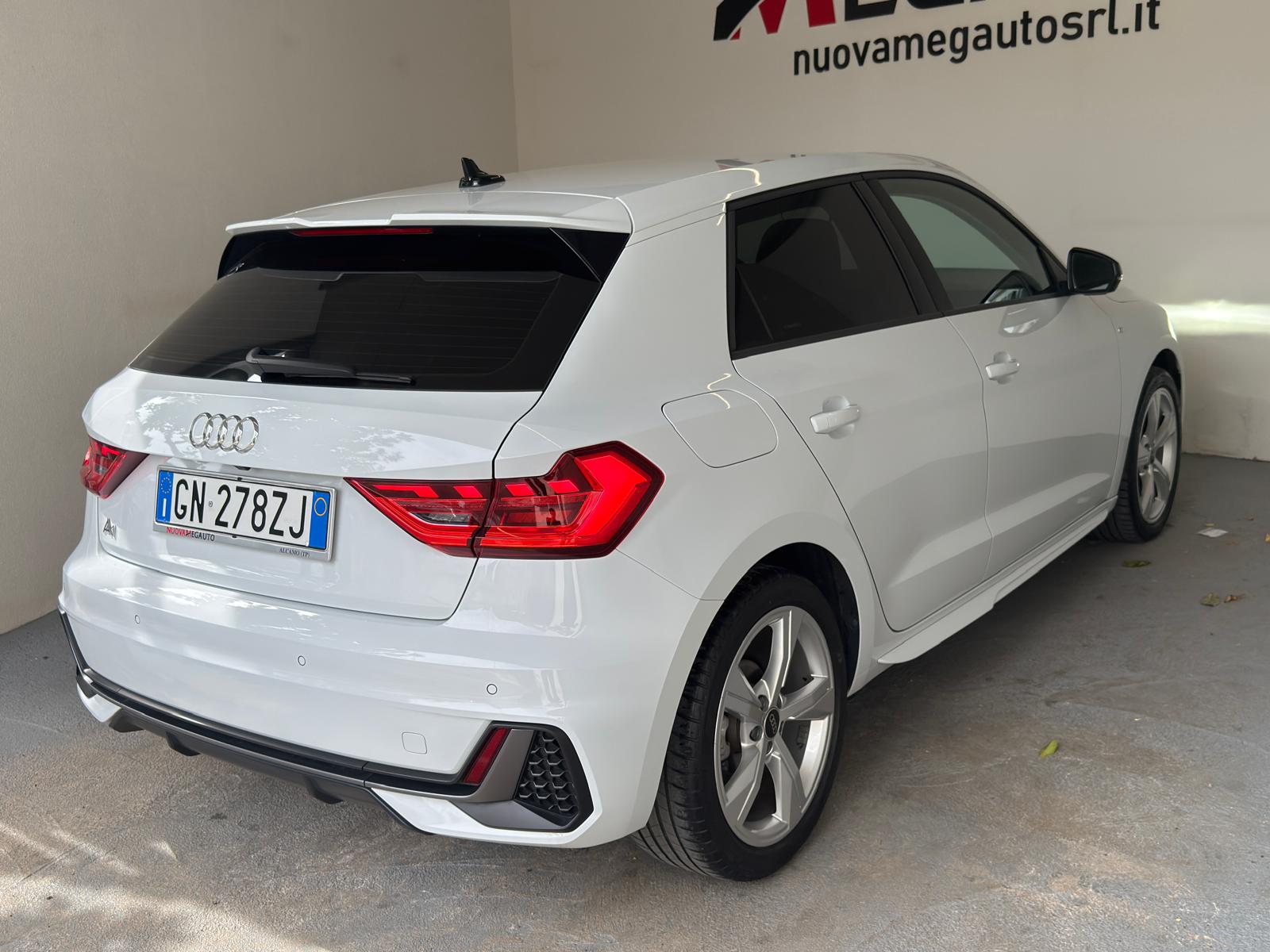 
								AUDI A1 SPB 30 TFSI S line edition full									