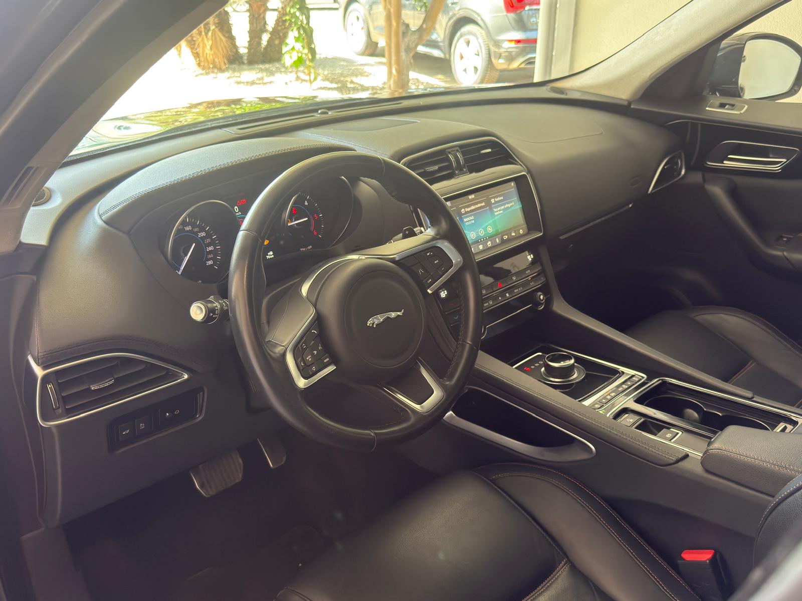 
								Jaguar F-PACE 20d Prestige AWD full									