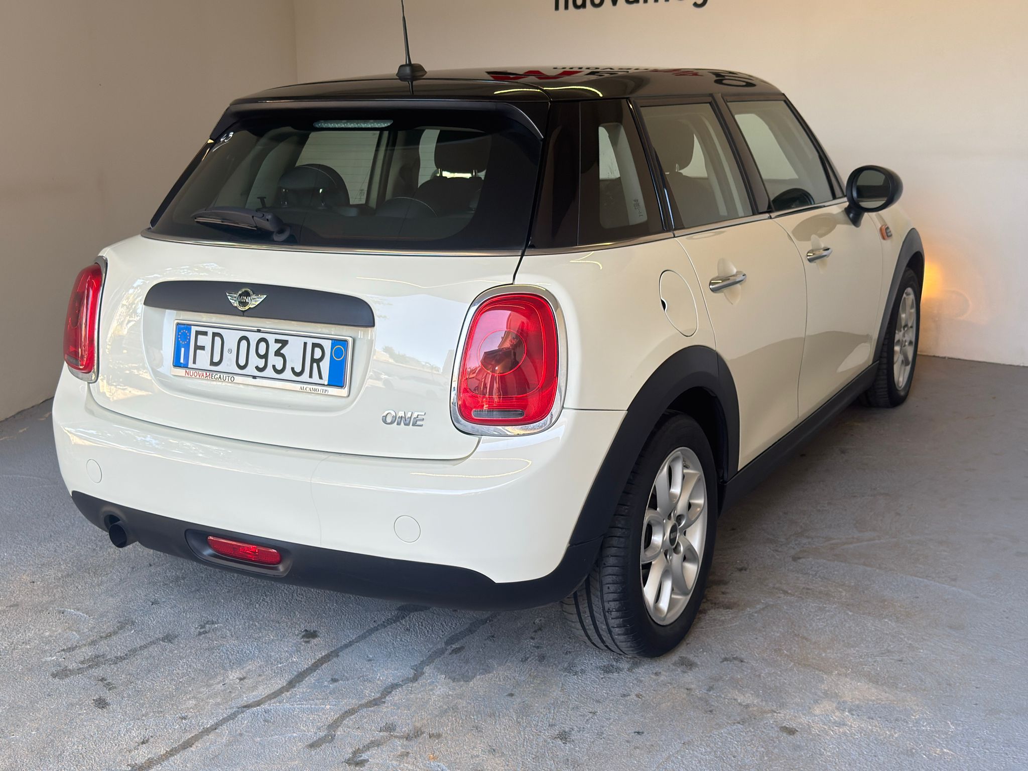 
								MINI Mini One First 1.2 full									