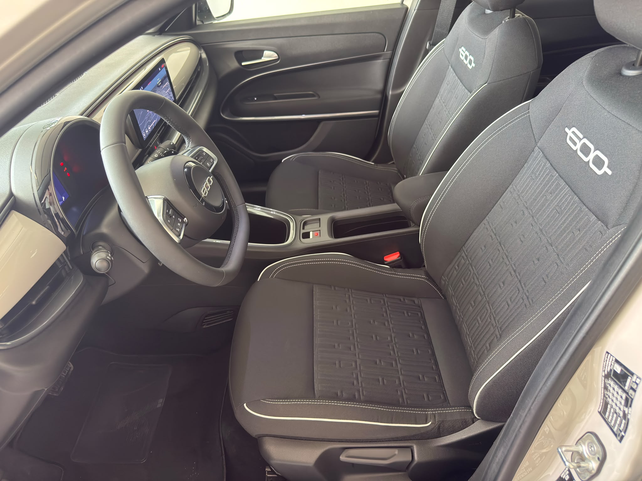 
								Fiat 600 1.2 Mild-Hybrid full									