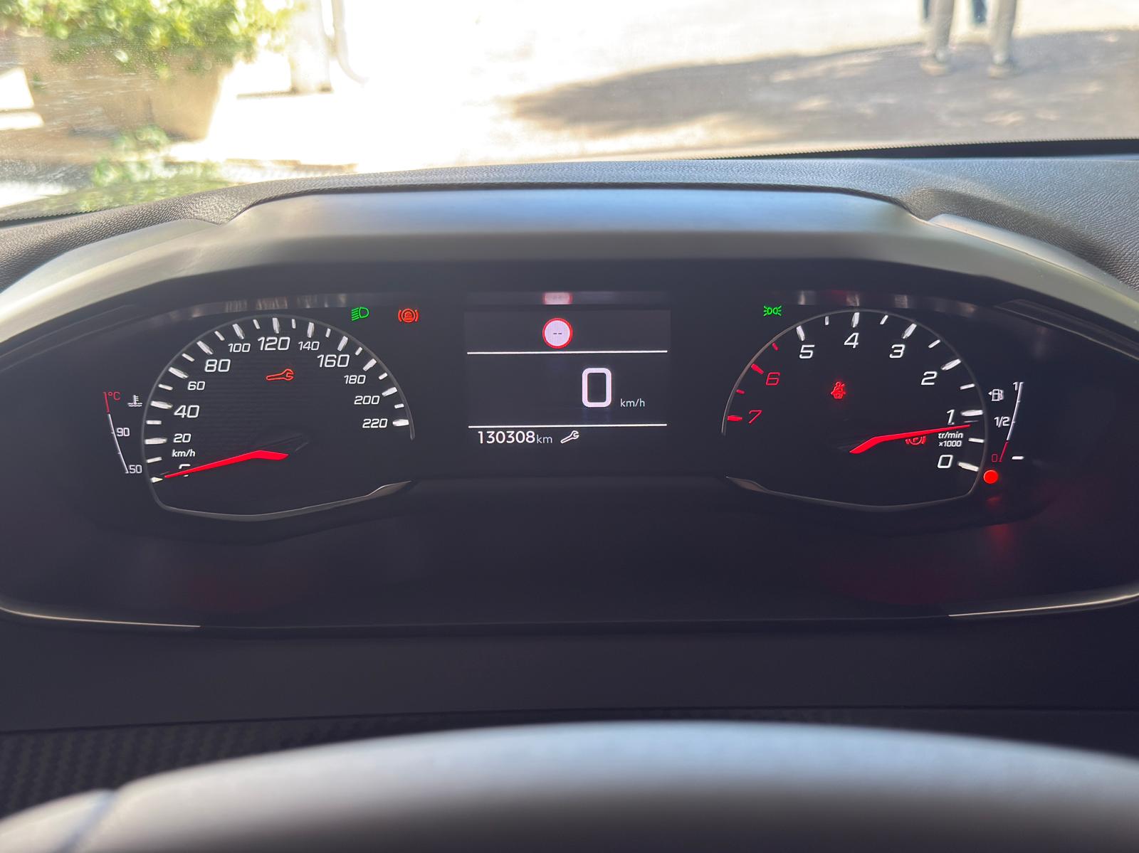 
								Peugeot 208 1.5 BlueHDi 100 Allure full									