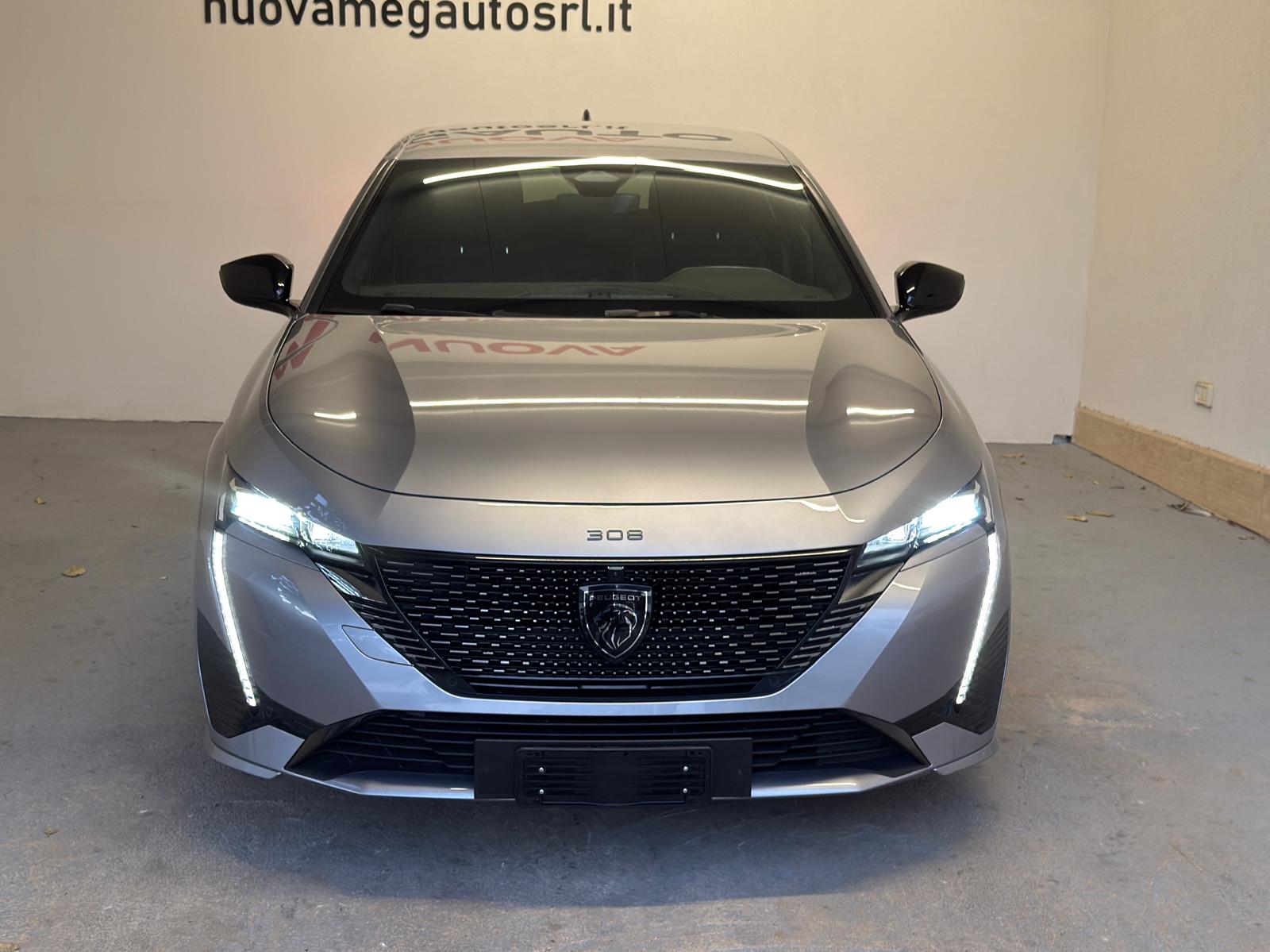 
								Peugeot 308 Hybrid 225 GT full									