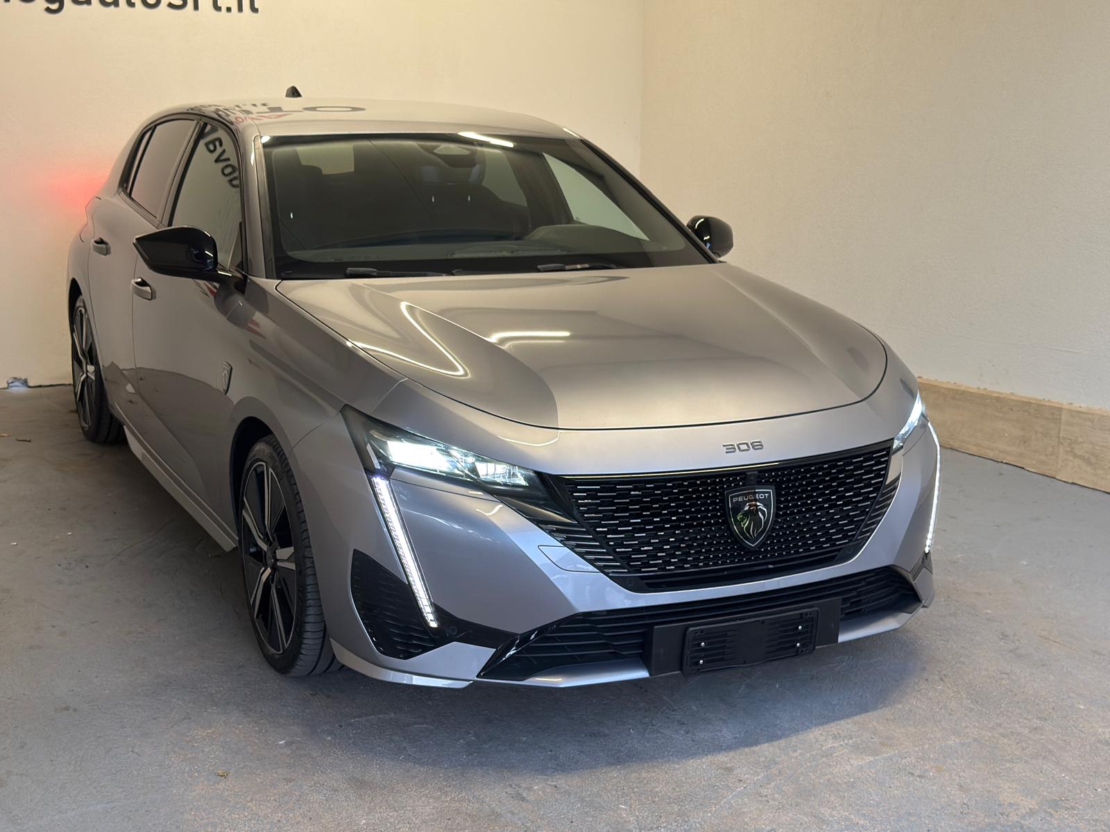 
								Peugeot 308 Hybrid 225 GT full									