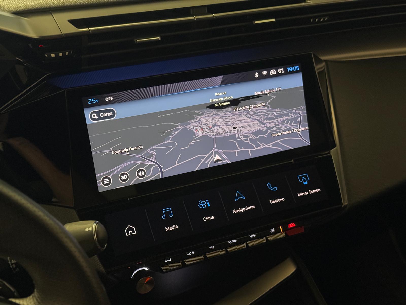 
								Peugeot 308 Hybrid 225 GT full									