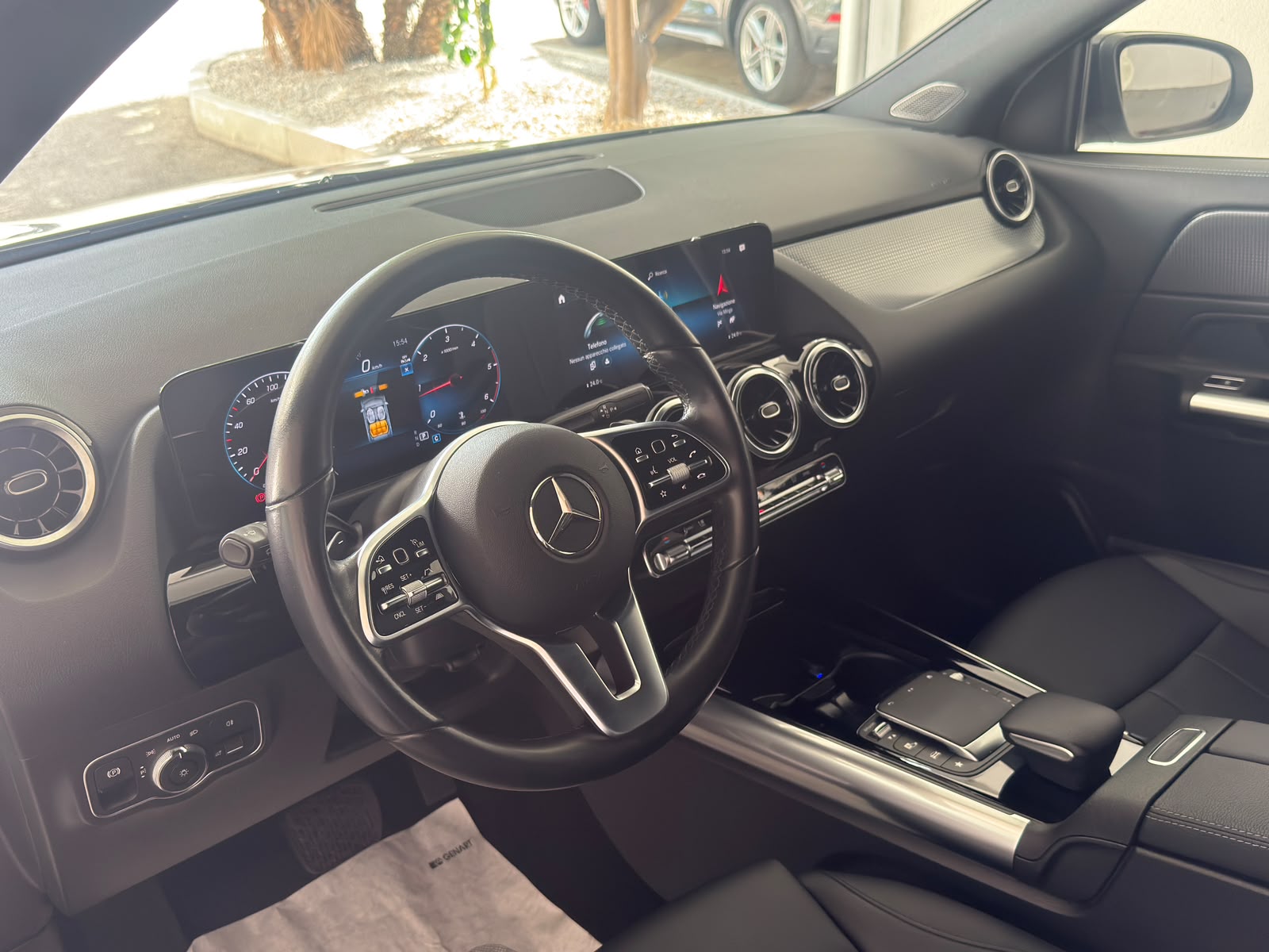 
								Mercedes-Benz GLA 220 d 4Matic Sport Plus full									