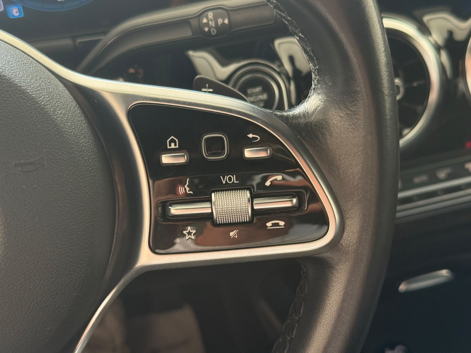 
								Mercedes-Benz GLA 220 d 4Matic Sport Plus full									