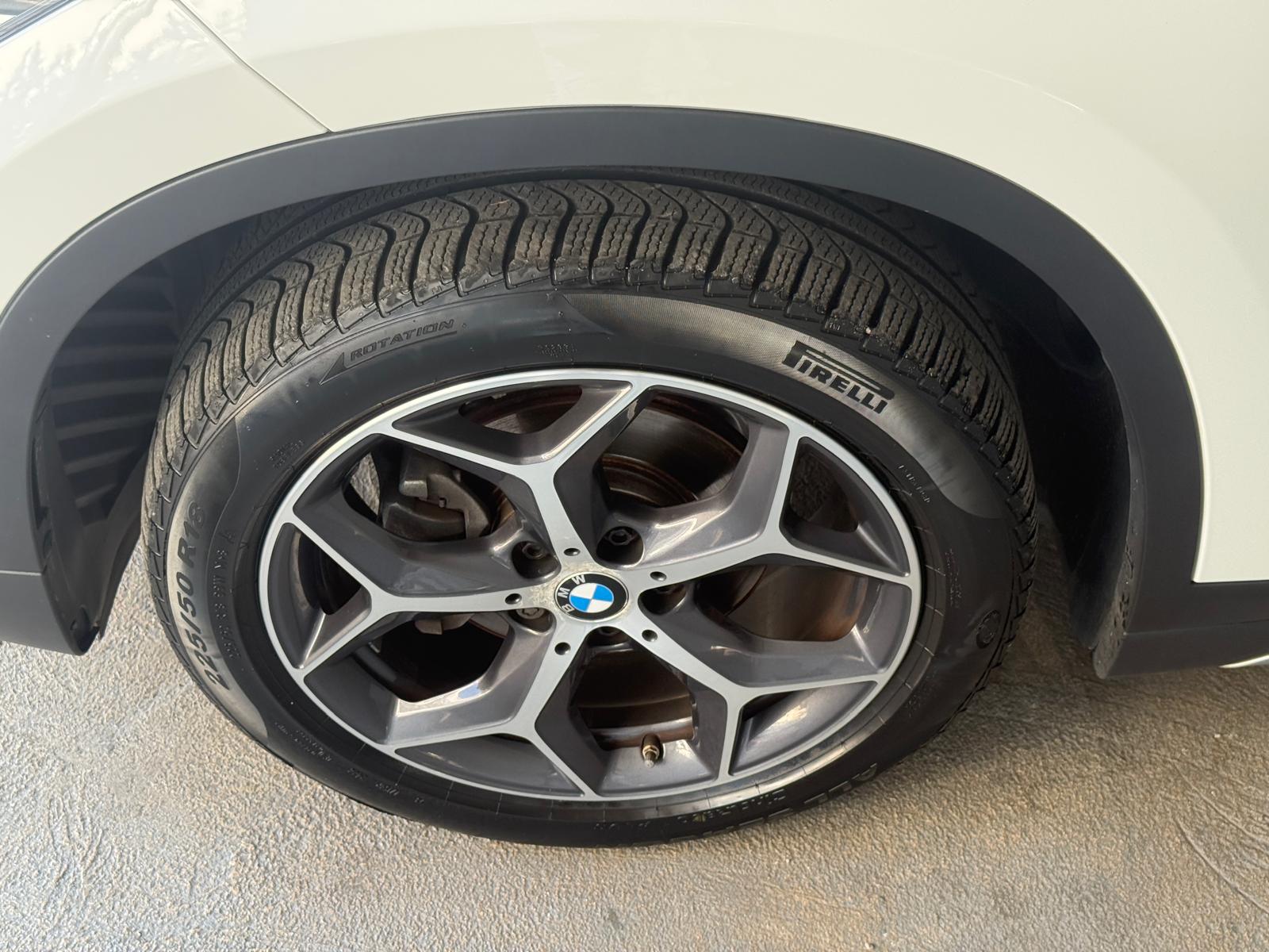 
								BMW X1 sDrive 16d xLine full									