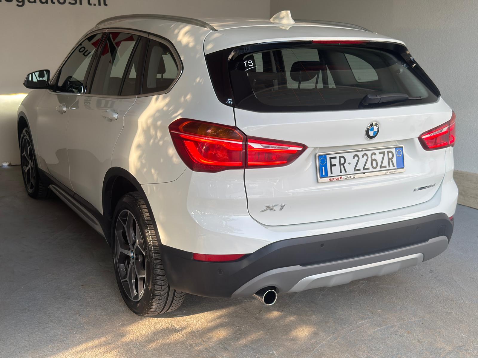 
								BMW X1 sDrive 16d xLine full									
