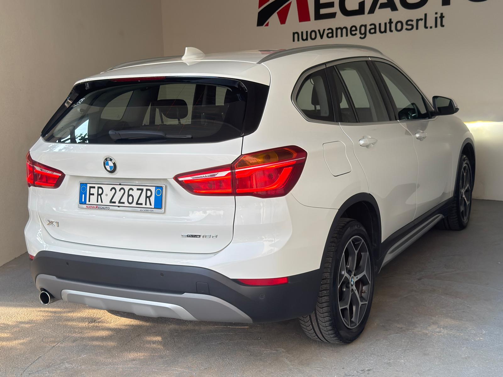 
								BMW X1 sDrive 16d xLine full									