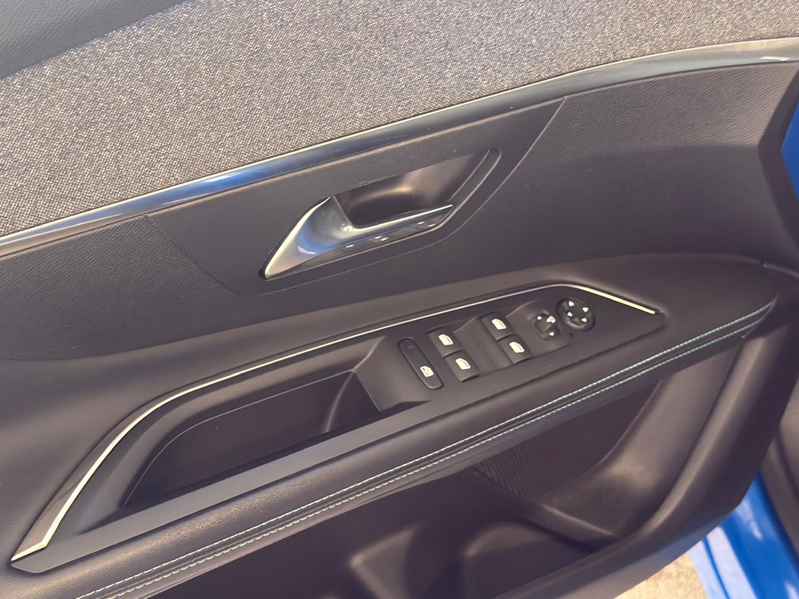 
								Peugeot 3008 1.5 BlueHDi 130 FAP Allure Pack full									