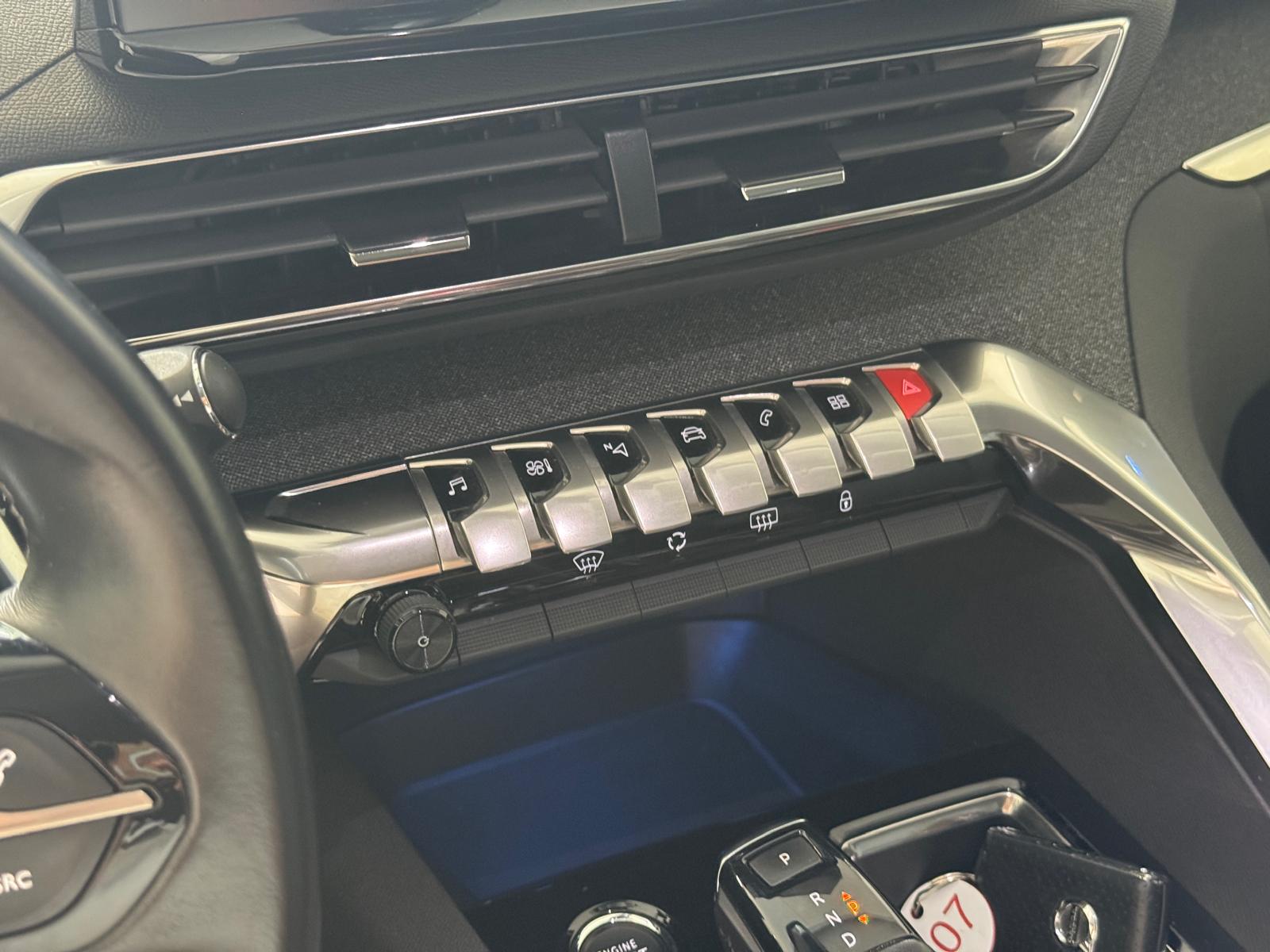 
								Peugeot 3008 1.5 BlueHDi 130 FAP Allure Pack full									
