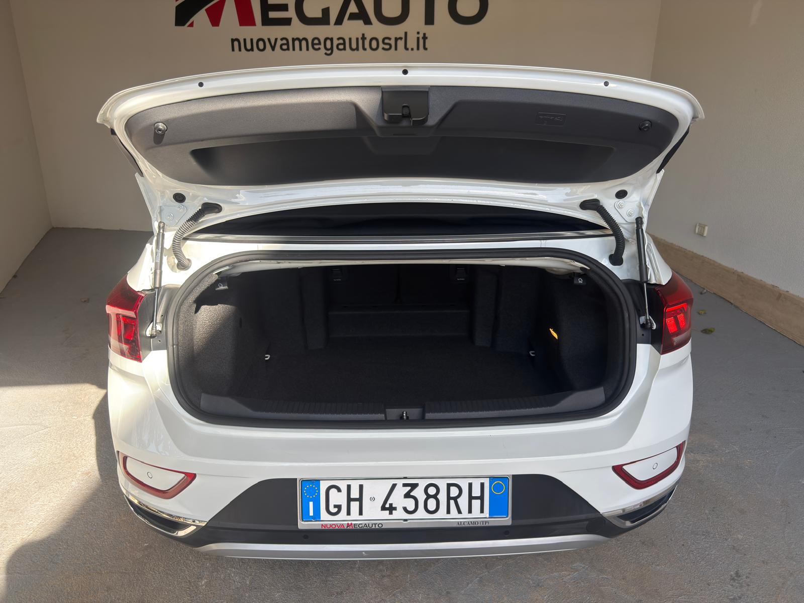 
								Volkswagen T-Roc Cabriolet 1.0 TSI Style full									