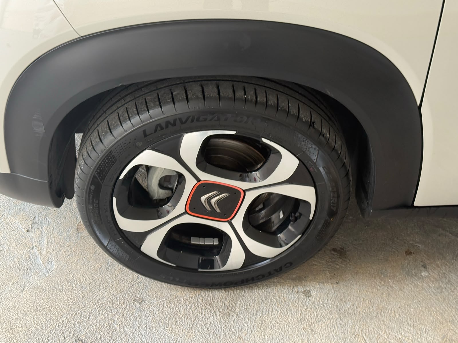 
								Citroen C3 Aircross 1.2 PureTech 110 Shine full									
