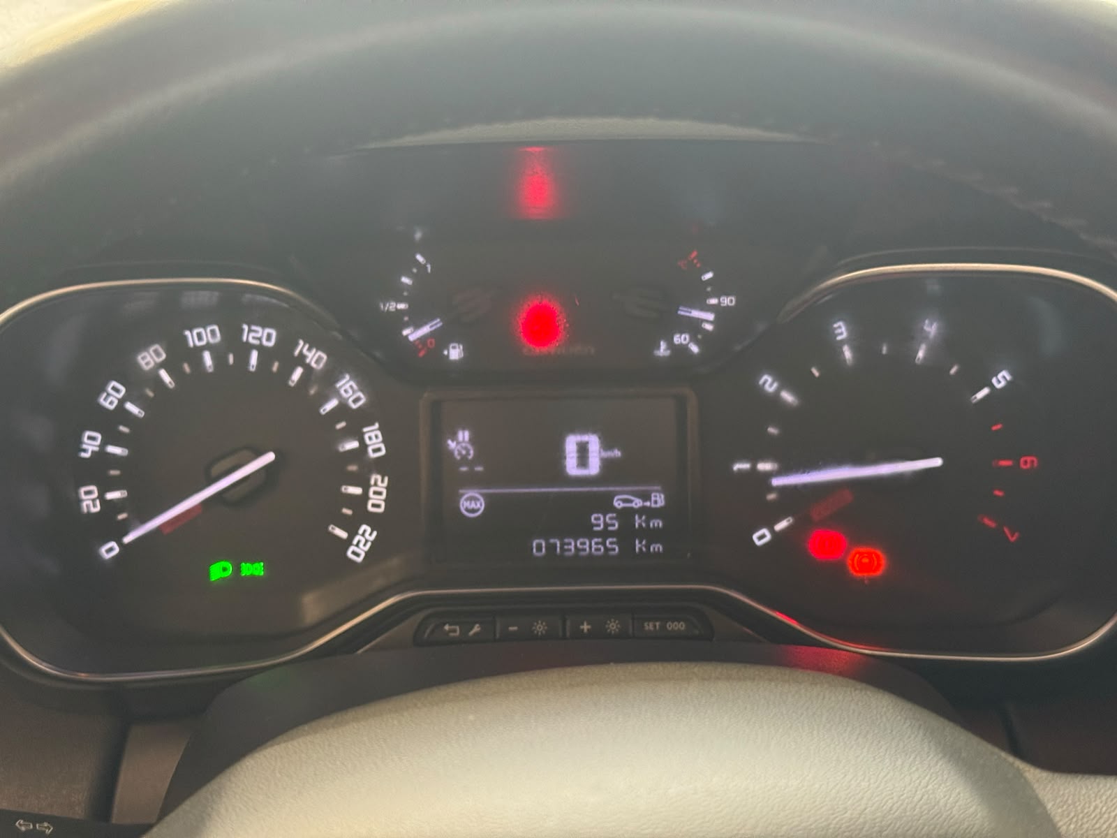 
								Citroen C3 Aircross 1.2 PureTech 110 Shine full									