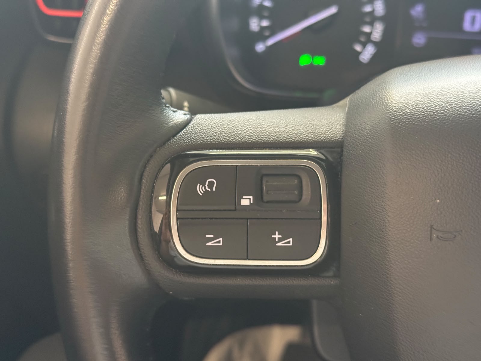 
								Citroen C3 Aircross 1.2 PureTech 110 Shine full									