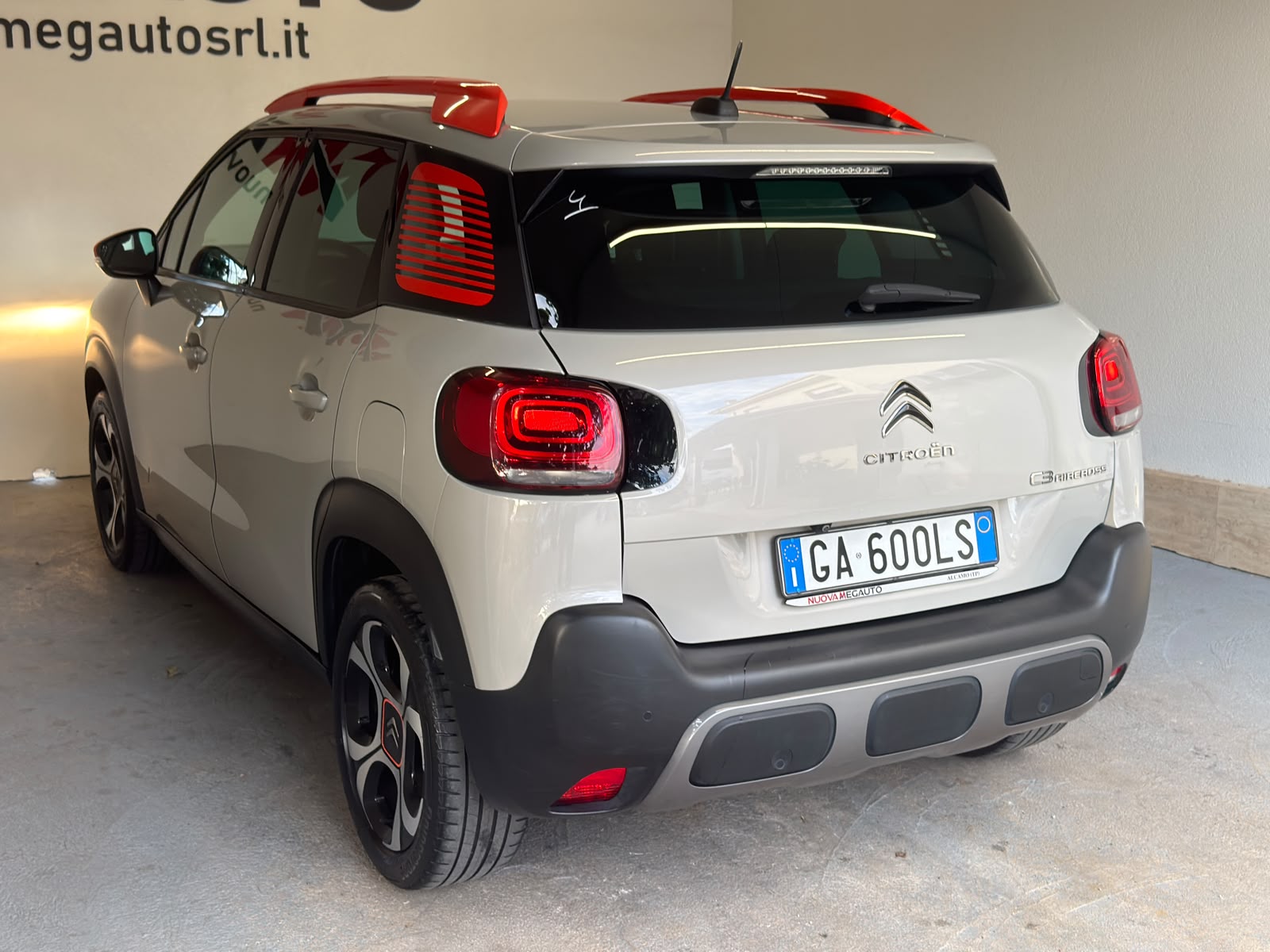 
								Citroen C3 Aircross 1.2 PureTech 110 Shine full									