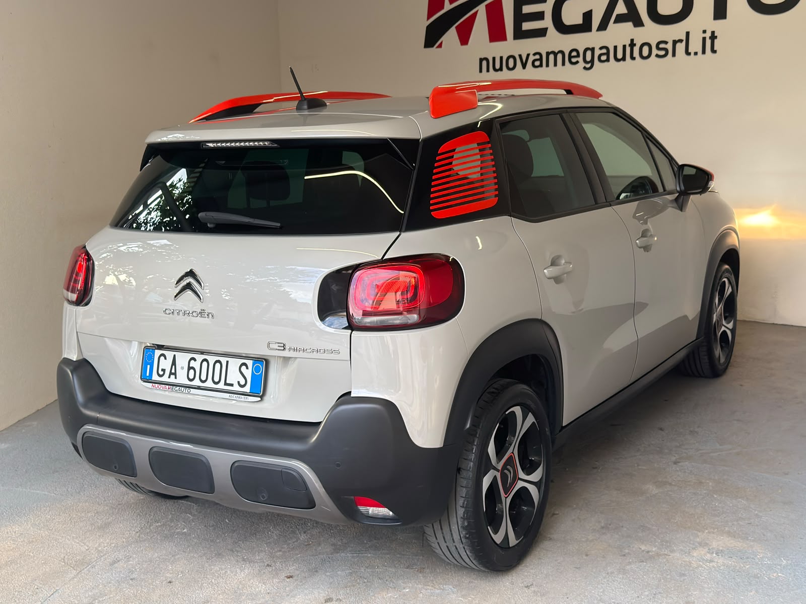 
								Citroen C3 Aircross 1.2 PureTech 110 Shine full									