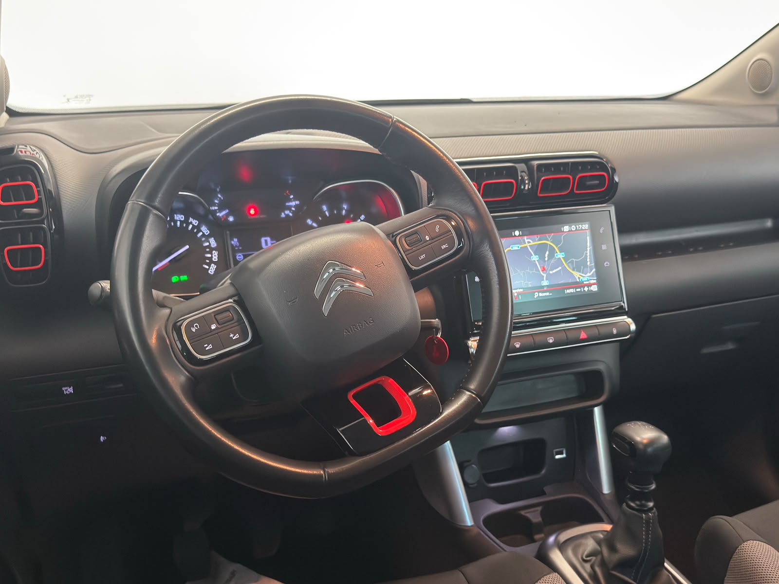 
								Citroen C3 Aircross 1.2 PureTech 110 Shine full									