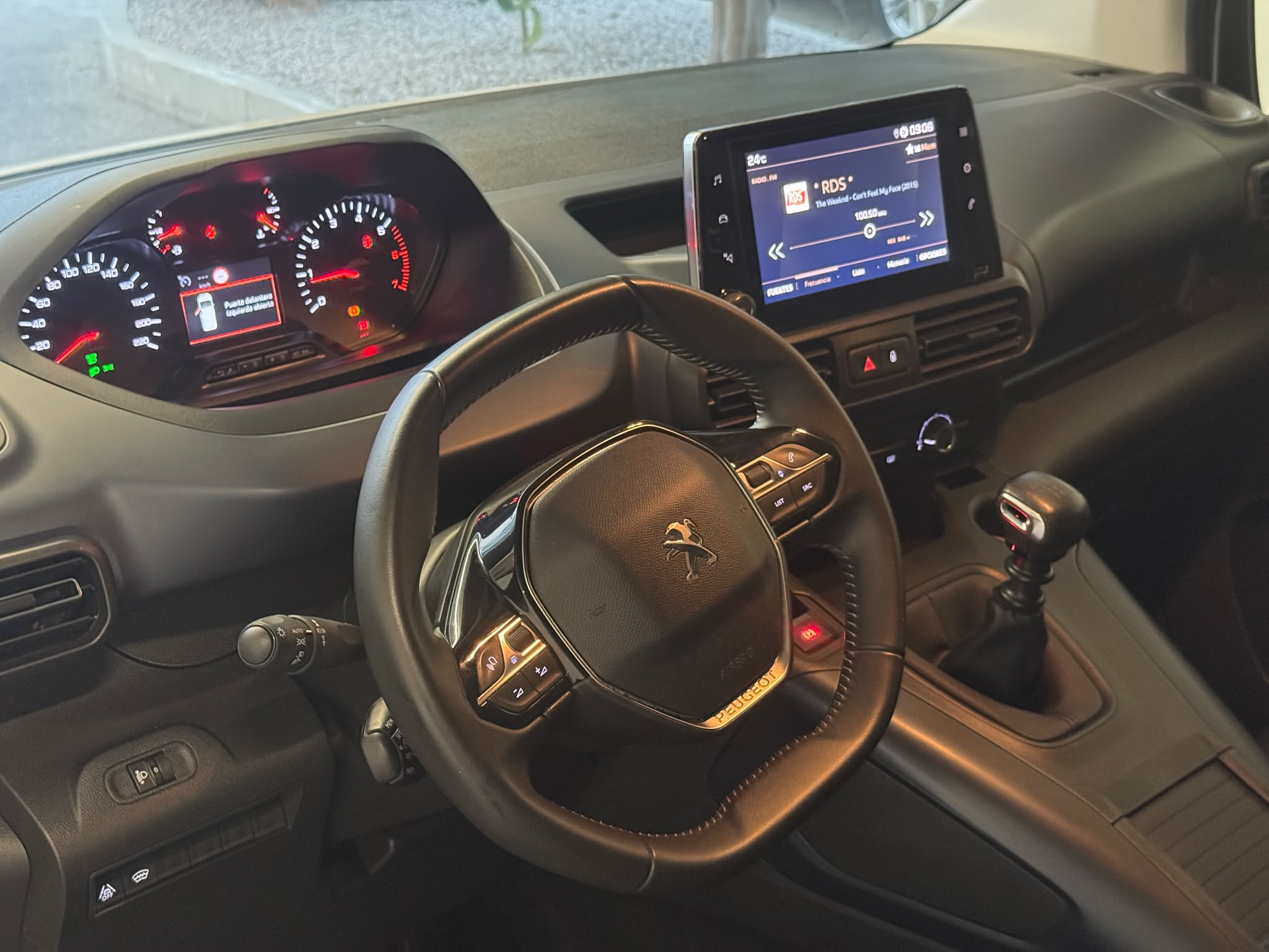 
								Peugeot Rifter 1.5 BlueHDi full									