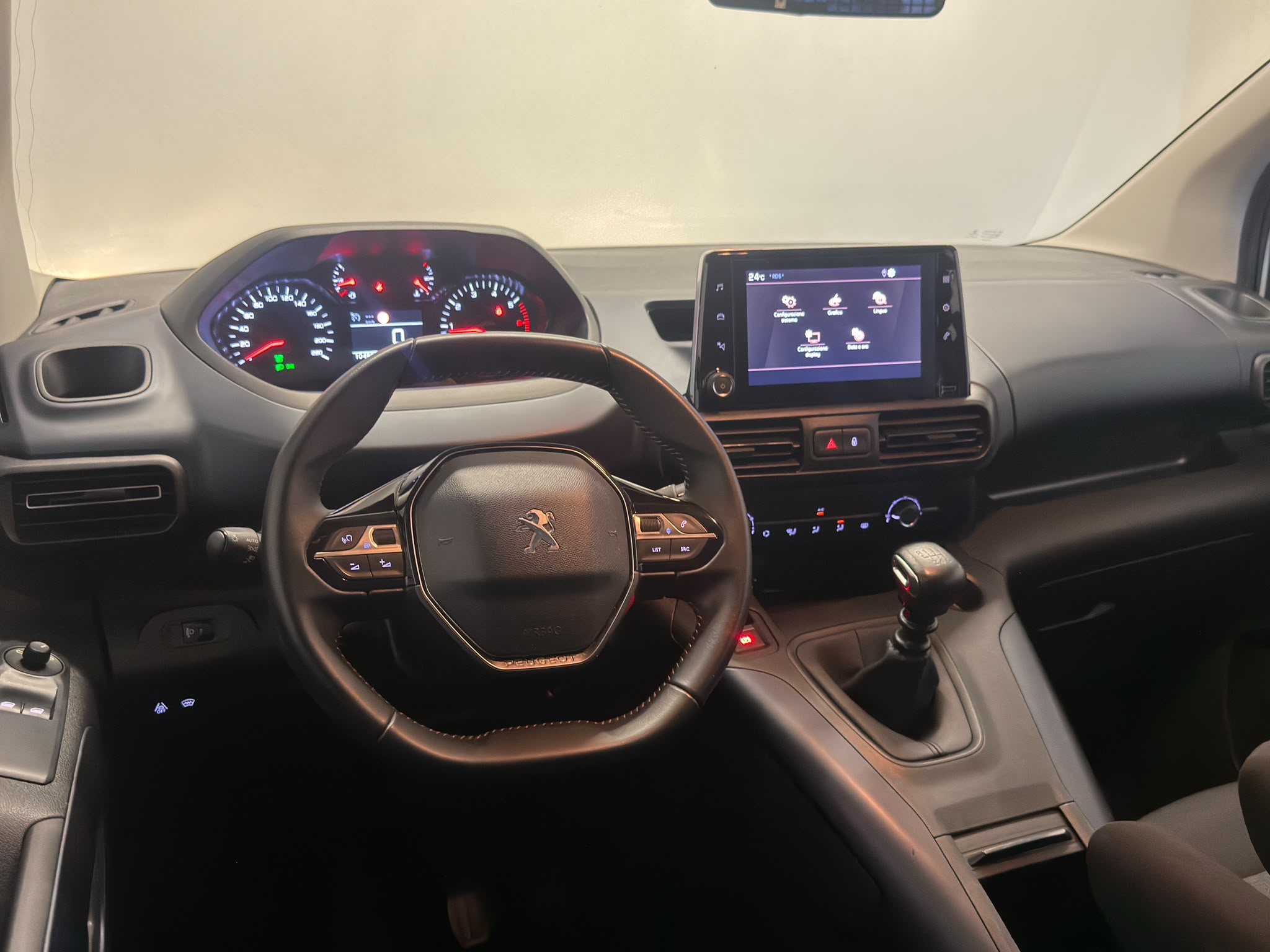 
								Peugeot Rifter 1.5 BlueHDi full									