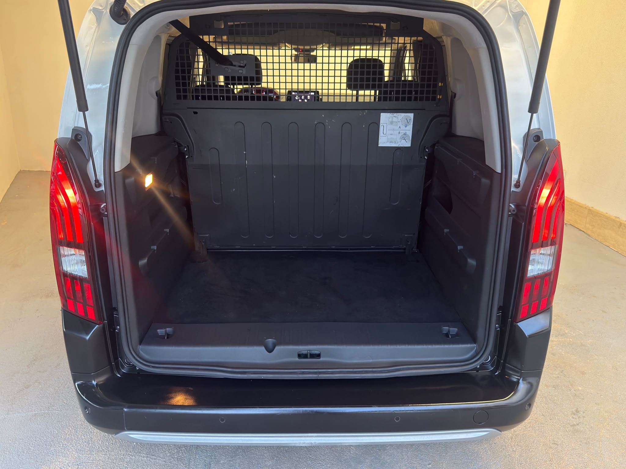 
								Peugeot Rifter 1.5 BlueHDi full									