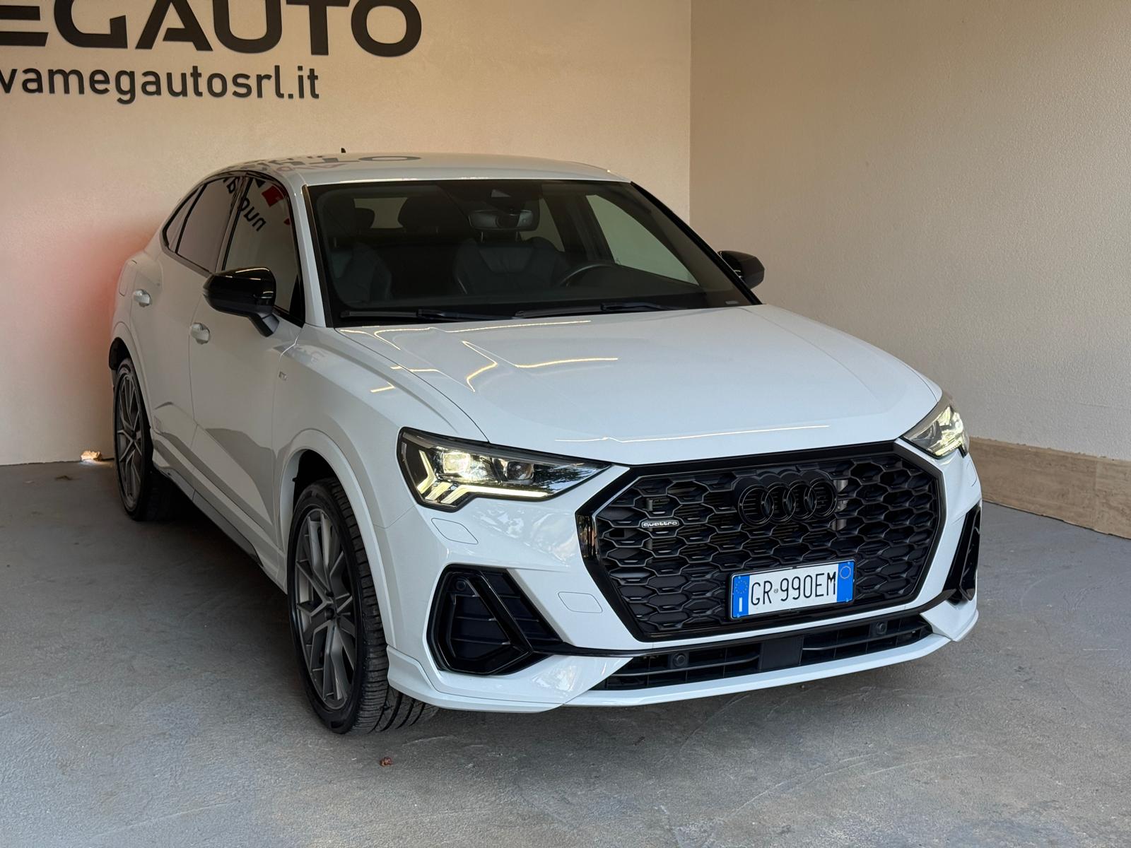 
								Audi Q3 Sportback 40 2.0 TDI quattro S line full									