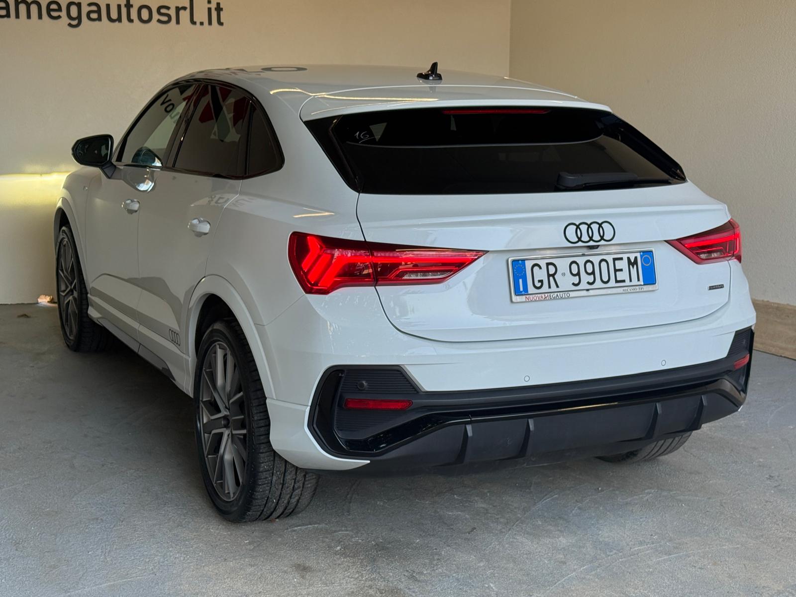 
								Audi Q3 Sportback 40 2.0 TDI quattro S line full									