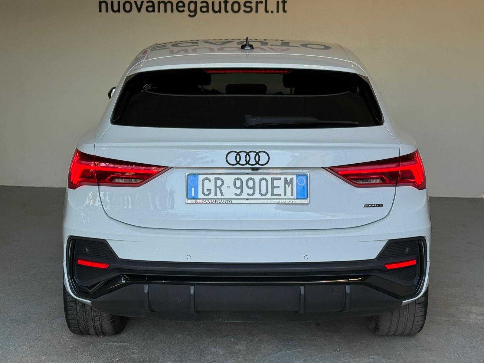 
								Audi Q3 Sportback 40 2.0 TDI quattro S line full									