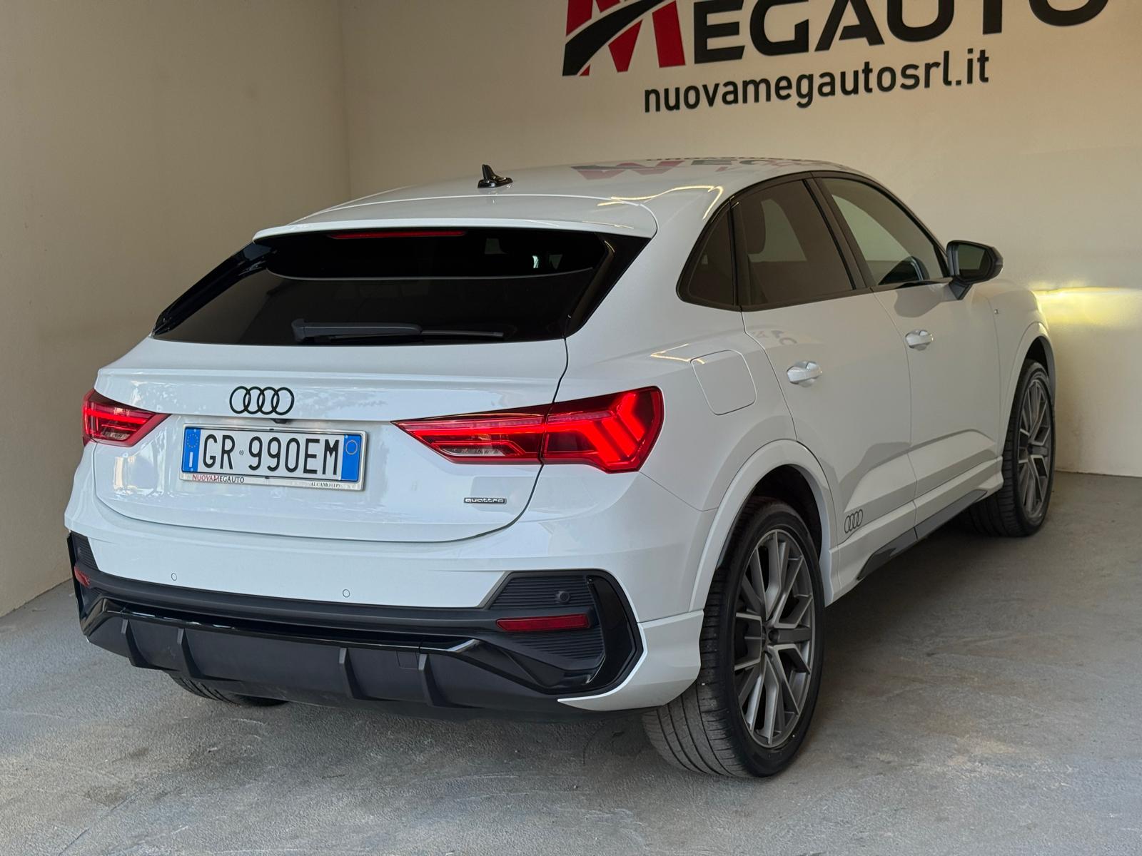 
								Audi Q3 Sportback 40 2.0 TDI quattro S line full									