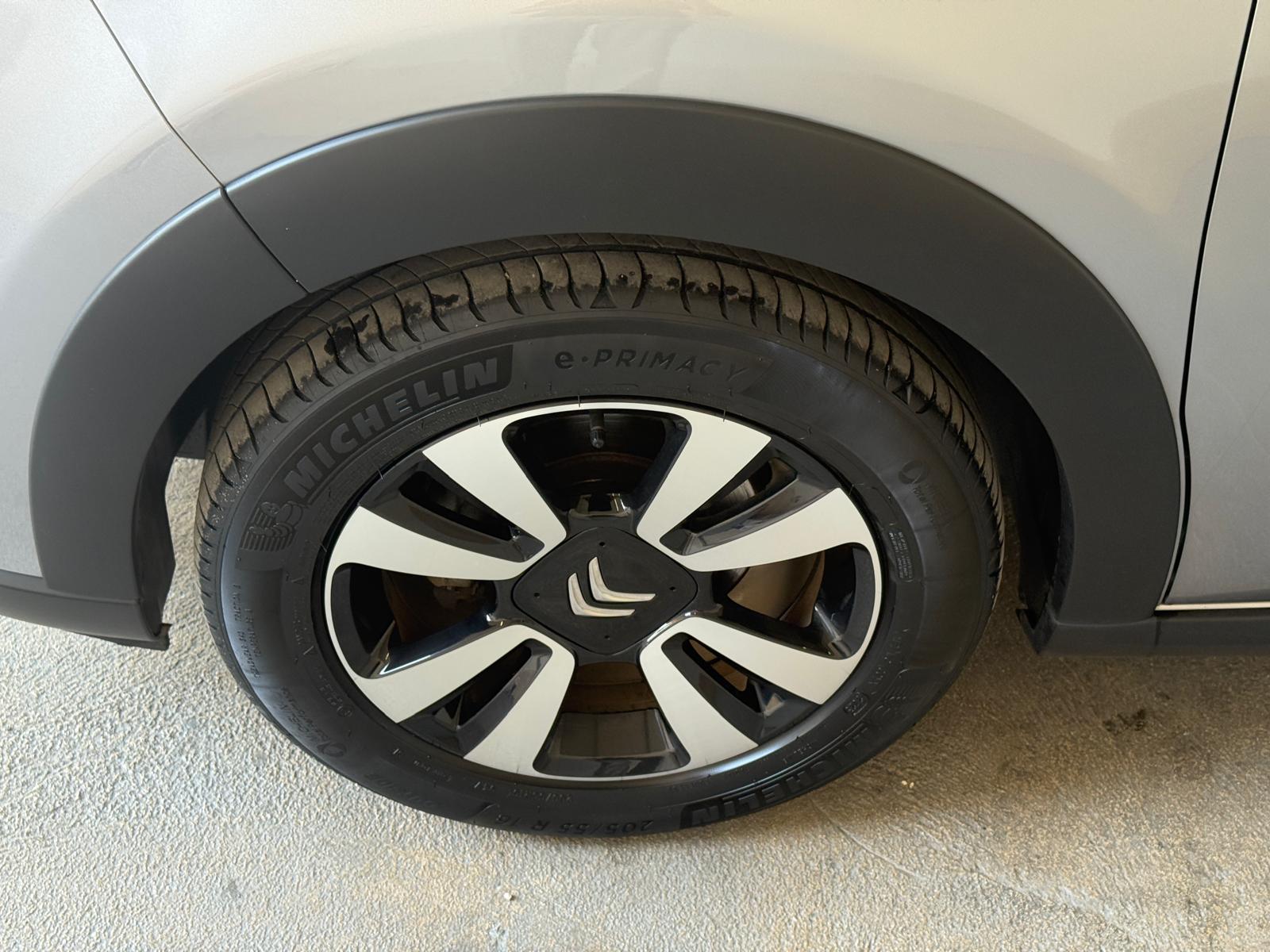 
								Citroen C3 1.2 PureTech 110 Shine full									