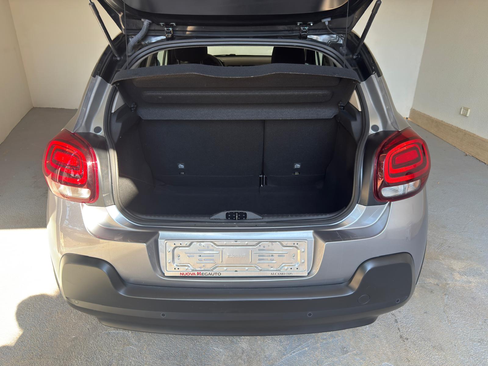 
								Citroen C3 1.2 PureTech 110 Shine full									