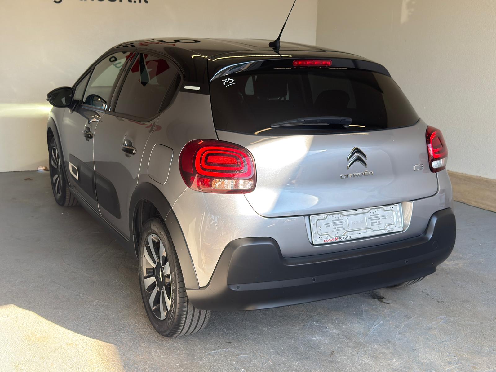 
								Citroen C3 1.2 PureTech 110 Shine full									