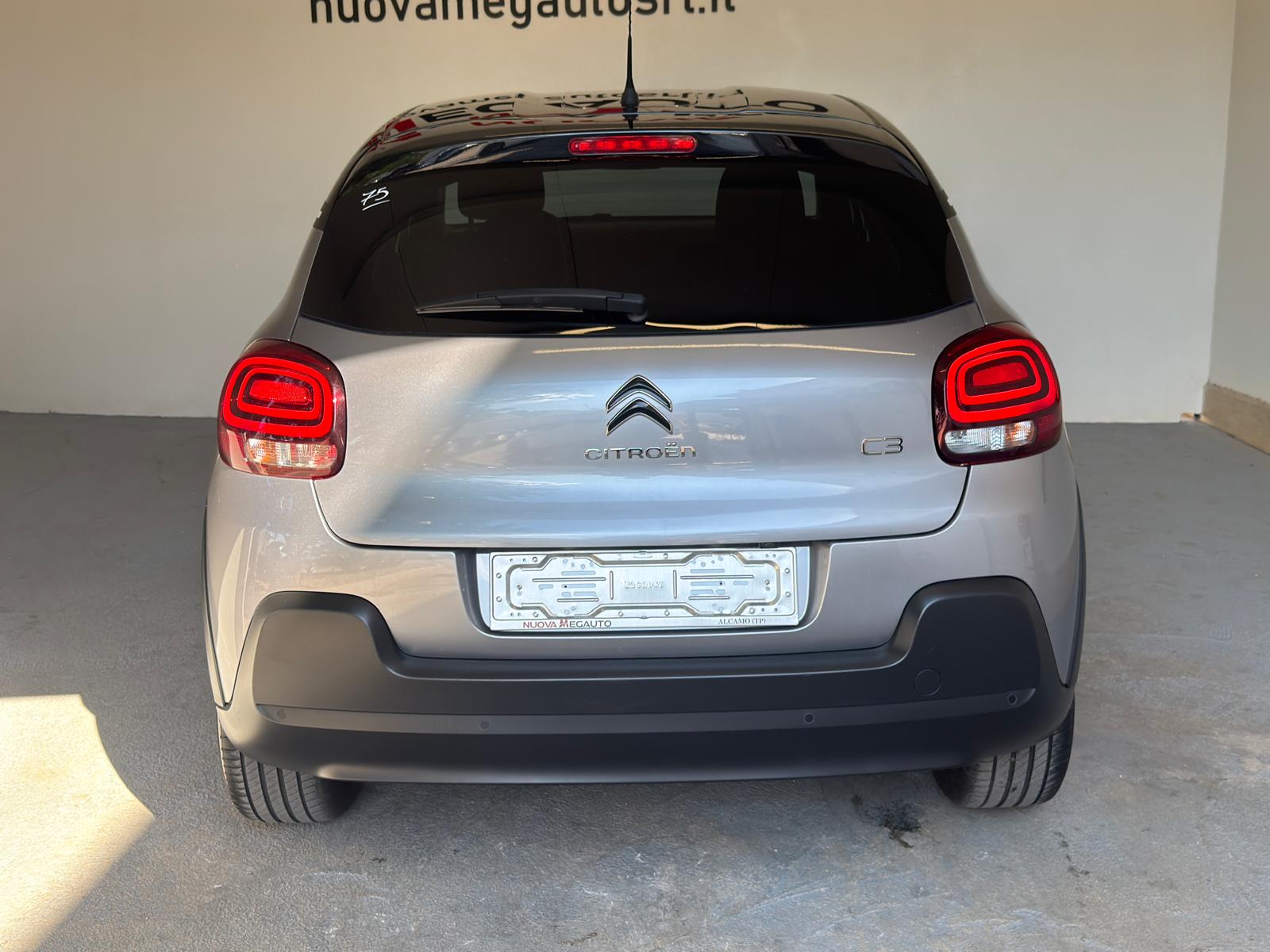 
								Citroen C3 1.2 PureTech 110 Shine full									