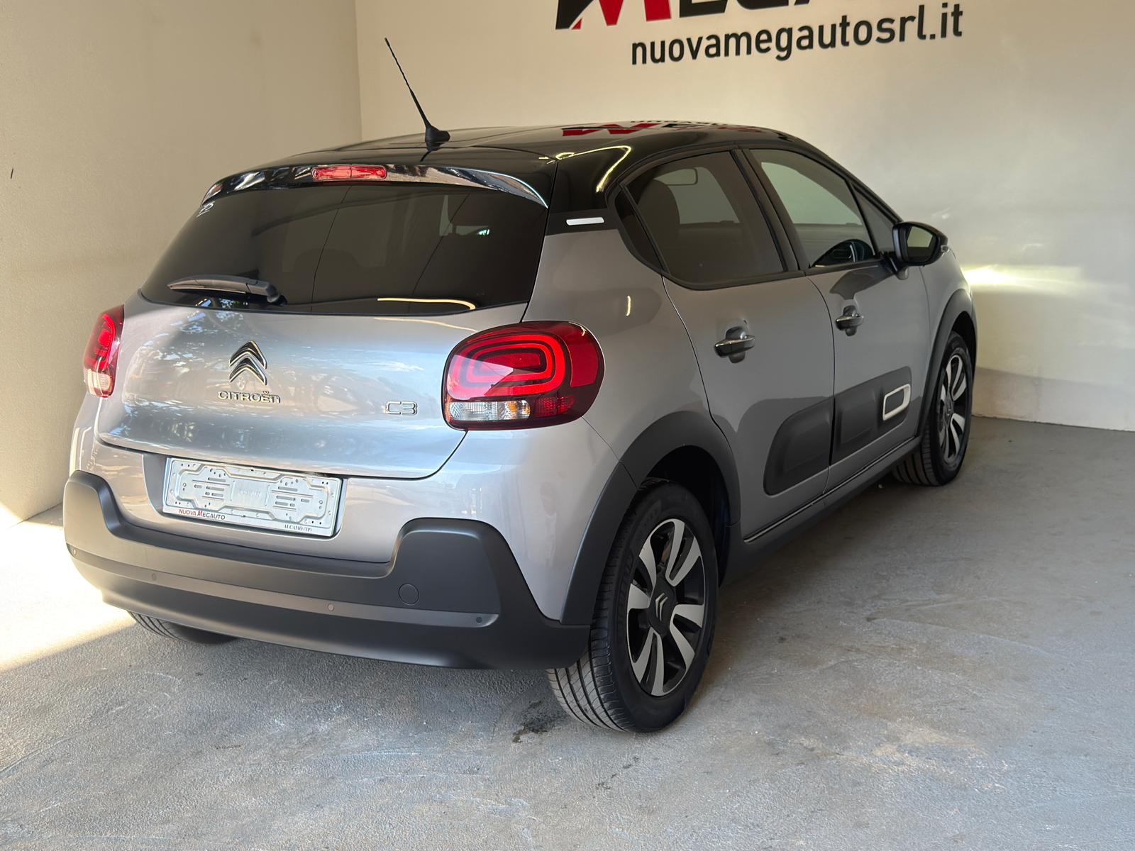 
								Citroen C3 1.2 PureTech 110 Shine full									