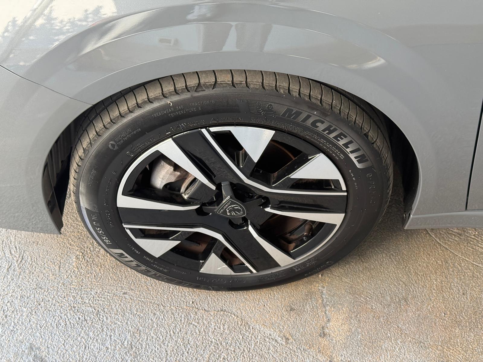 
								Peugeot 208 1.2 PureTech 100 Allure full									