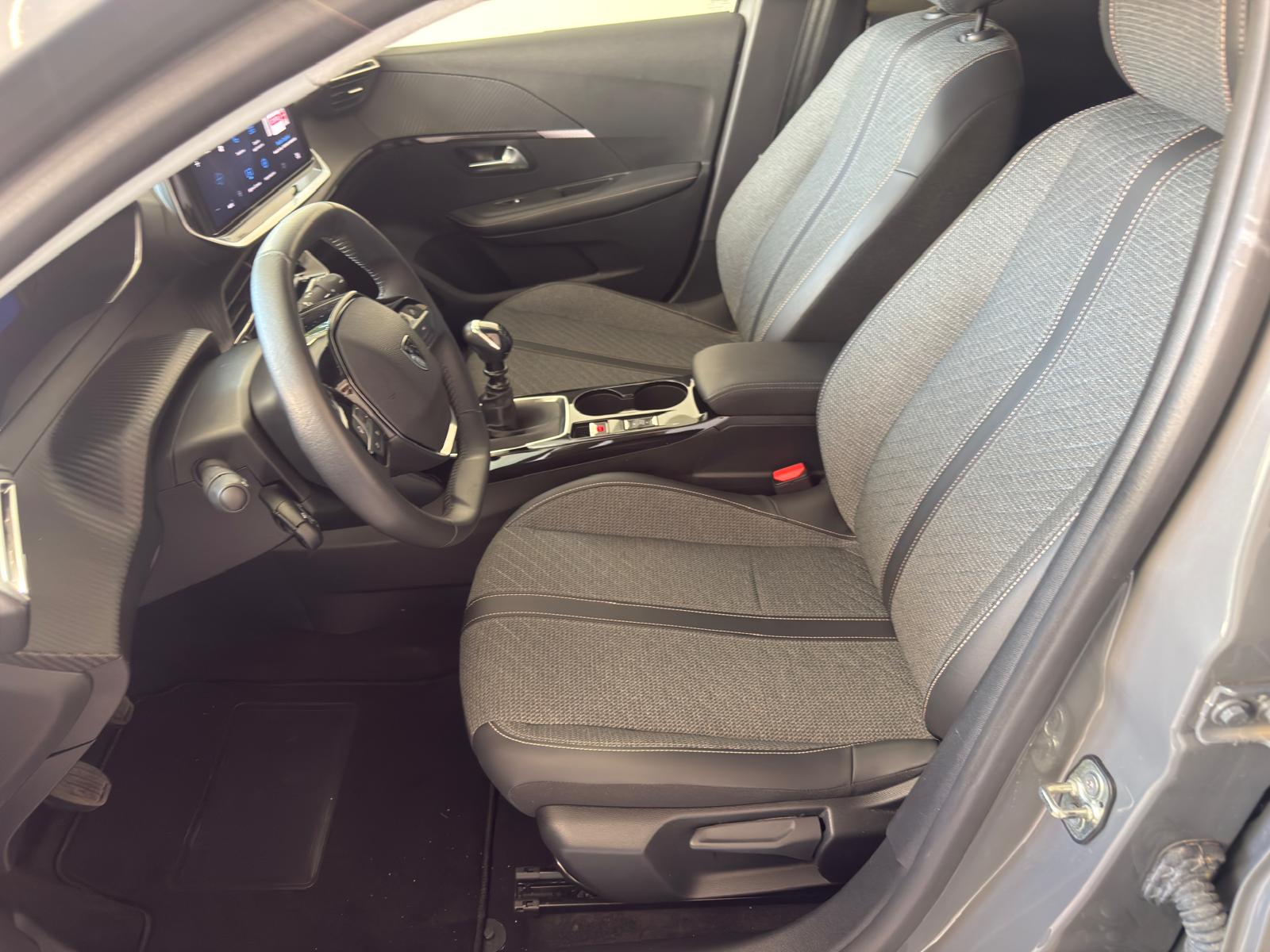 
								Peugeot 208 1.2 PureTech 100 Allure full									