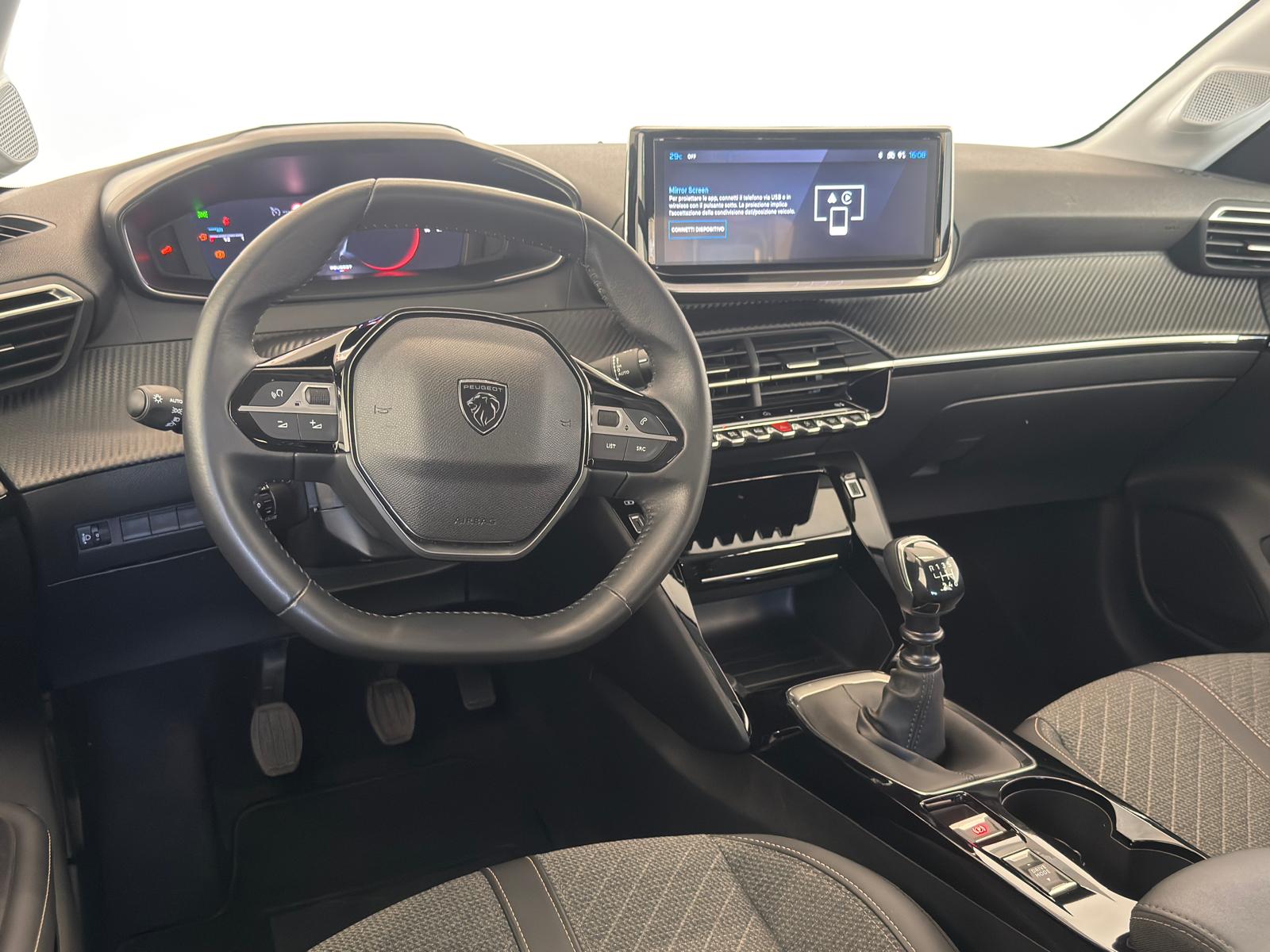 
								Peugeot 208 1.2 PureTech 100 Allure full									