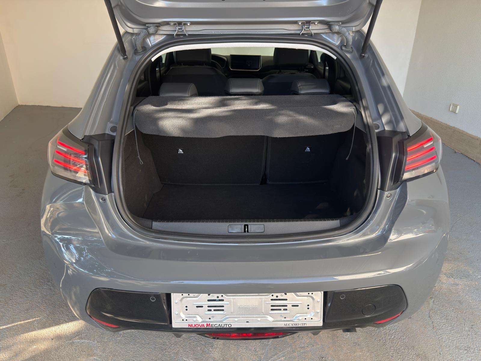 
								Peugeot 208 1.2 PureTech 100 Allure full									