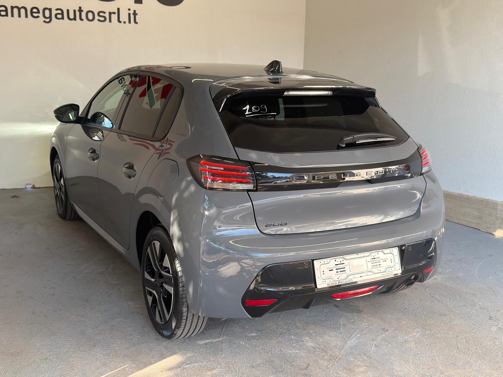 
								Peugeot 208 1.2 PureTech 100 Allure full									