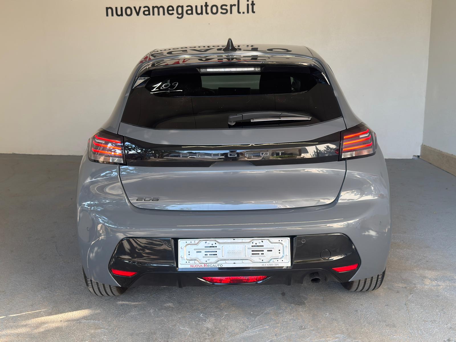
								Peugeot 208 1.2 PureTech 100 Allure full									