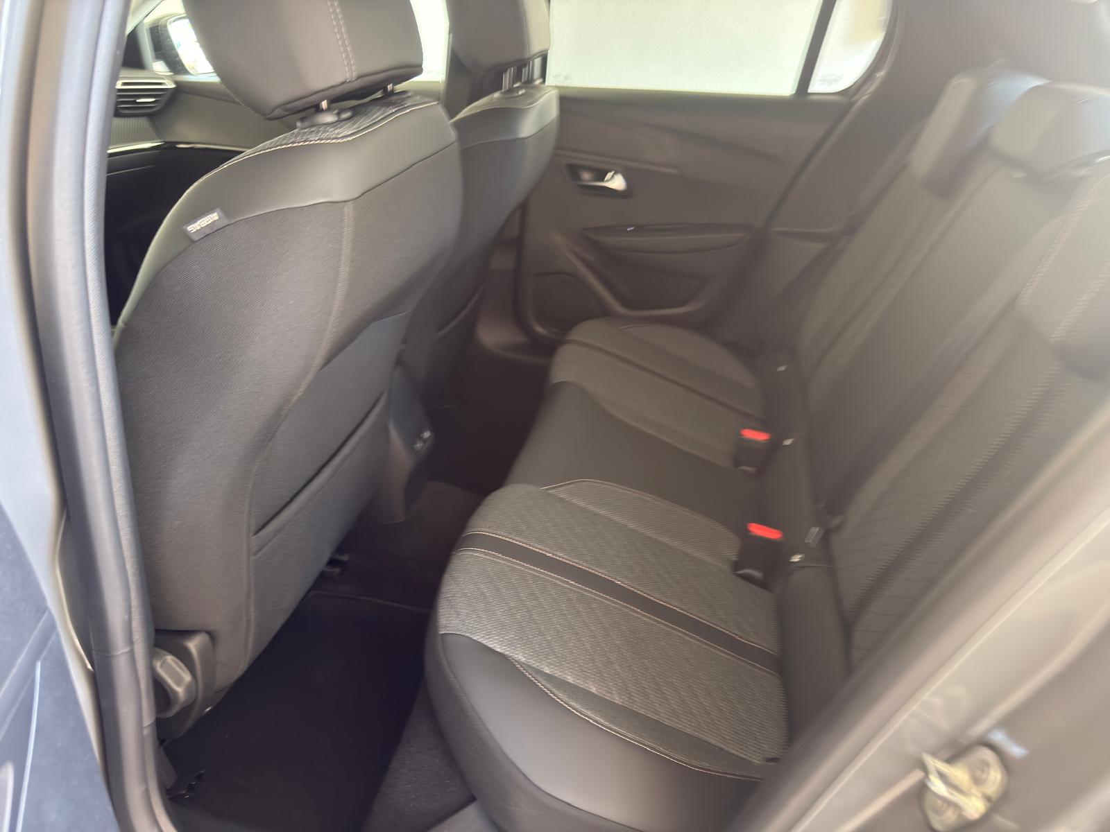 
								Peugeot 208 1.2 PureTech 100 Allure full									