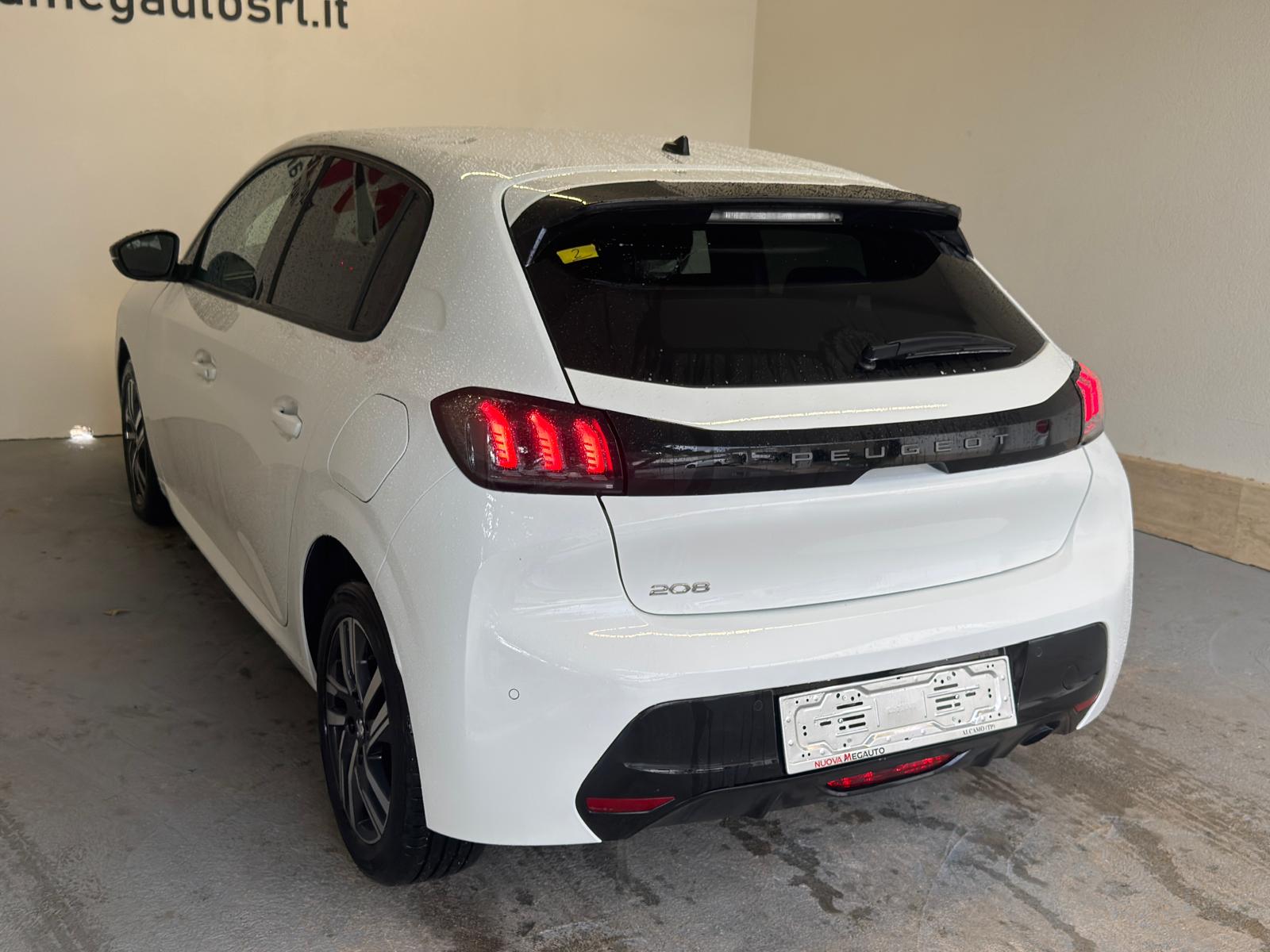 
								Peugeot 208 1.5 BlueHDi 100 Allure full									