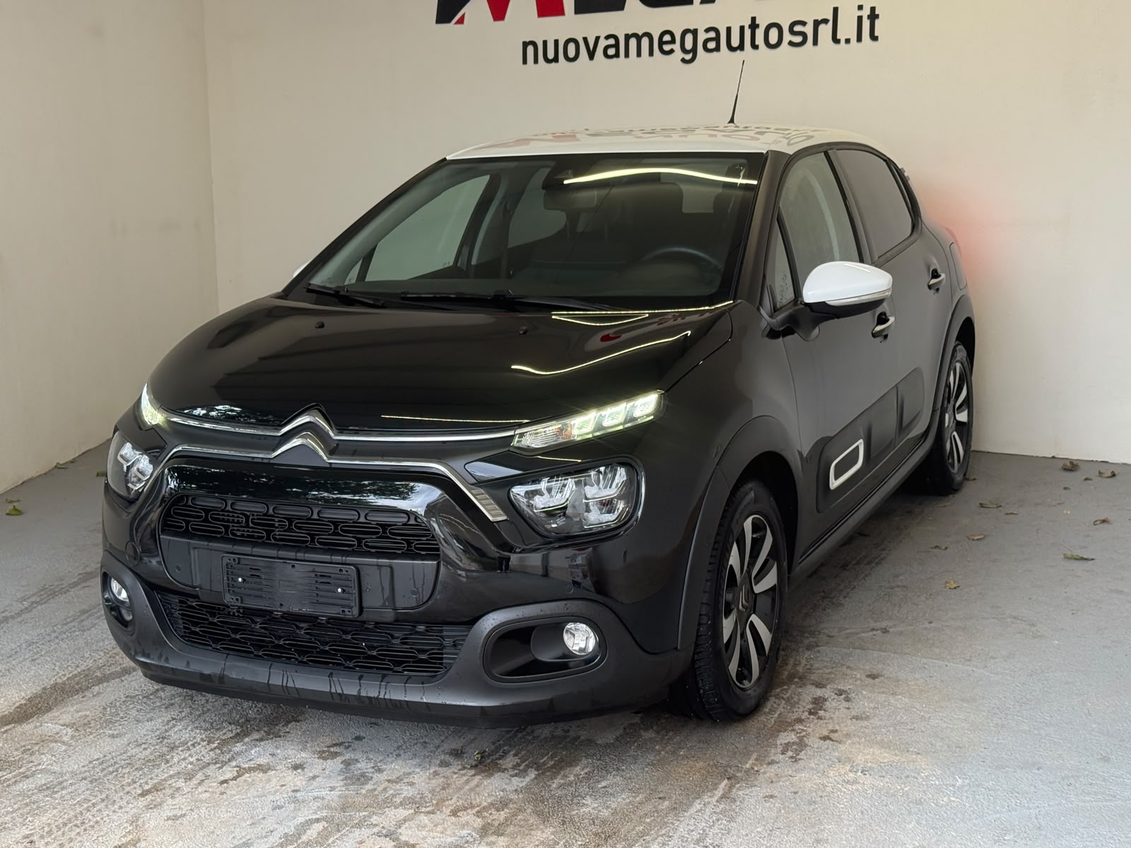 
								Citroen C3 1.2 PureTech 110 Shine full									