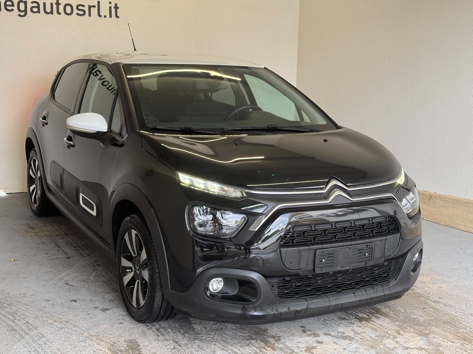 
								Citroen C3 1.2 PureTech 110 Shine full									