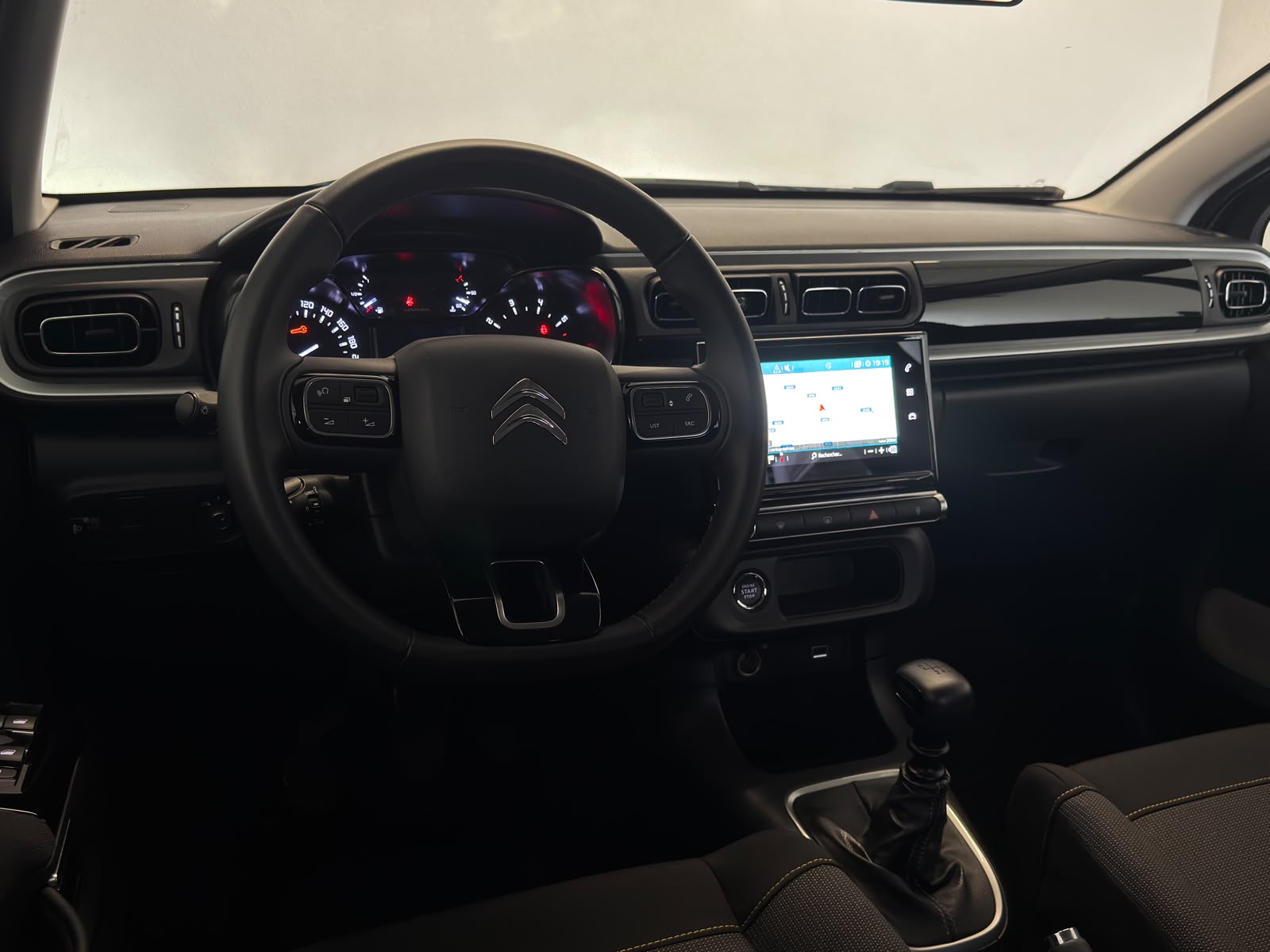 
								Citroen C3 1.2 PureTech 110 Shine full									