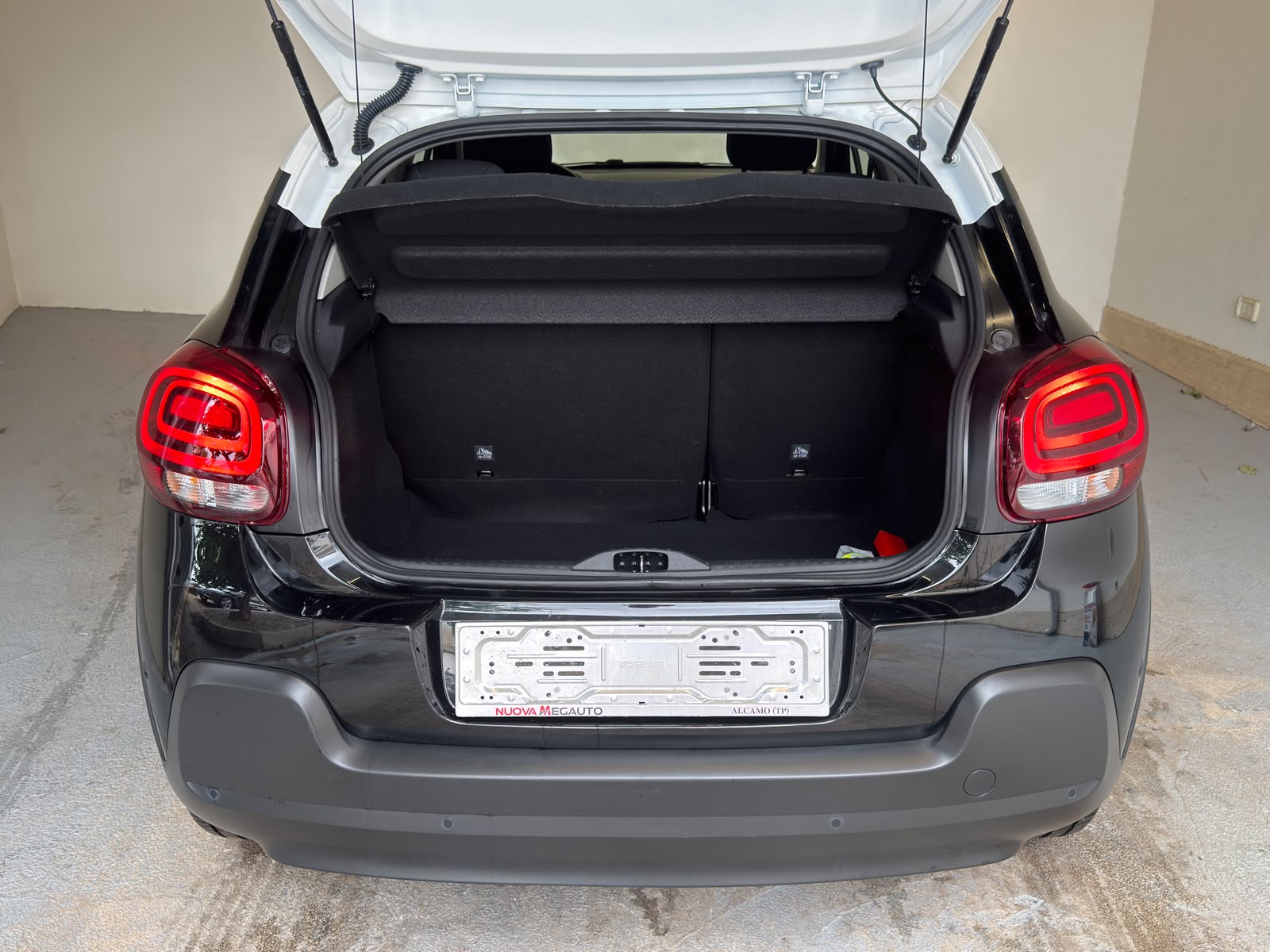 
								Citroen C3 1.2 PureTech 110 Shine full									