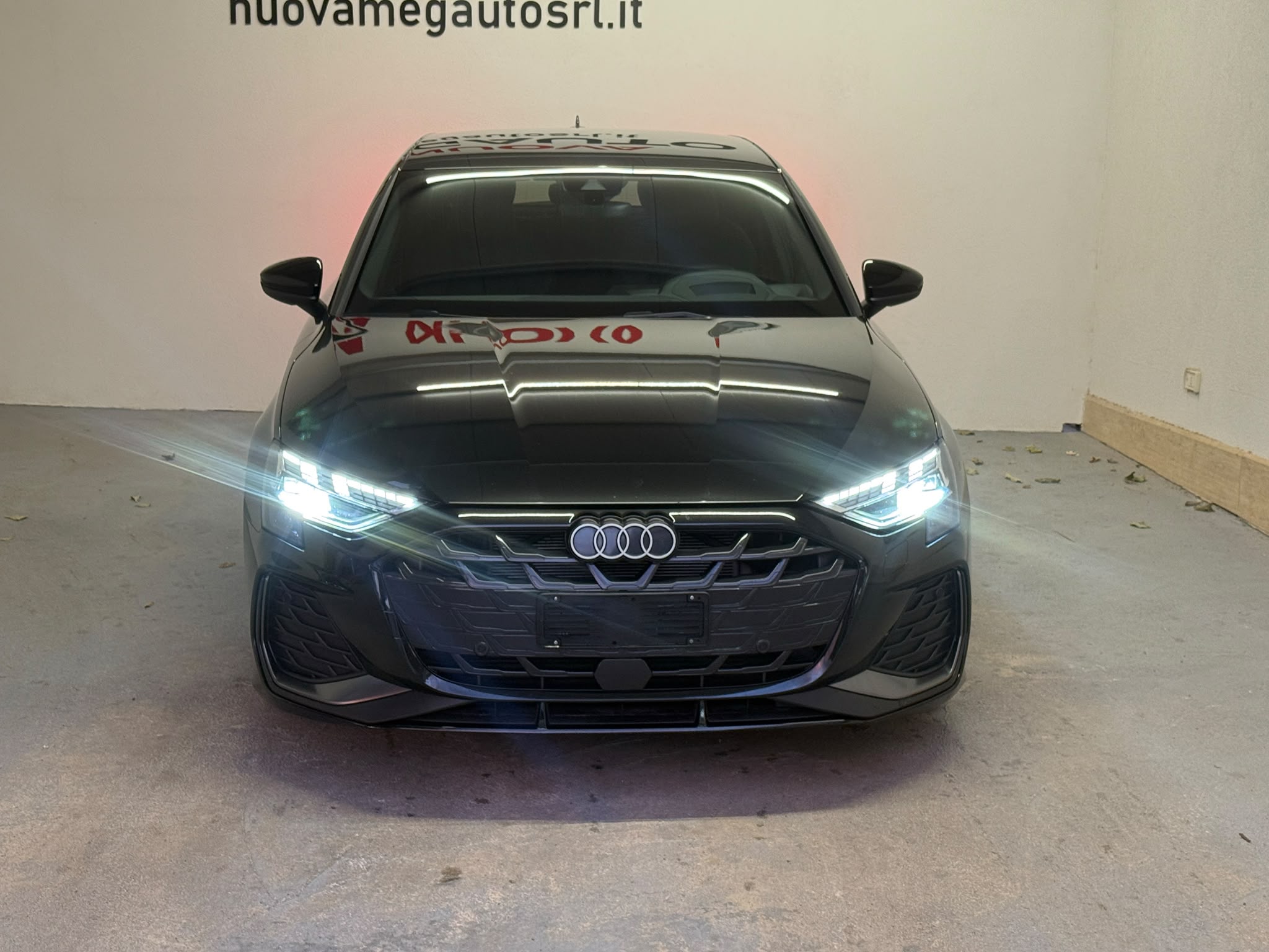 
								Audi A3 Sportback 2.0 TDI 35 S line full									