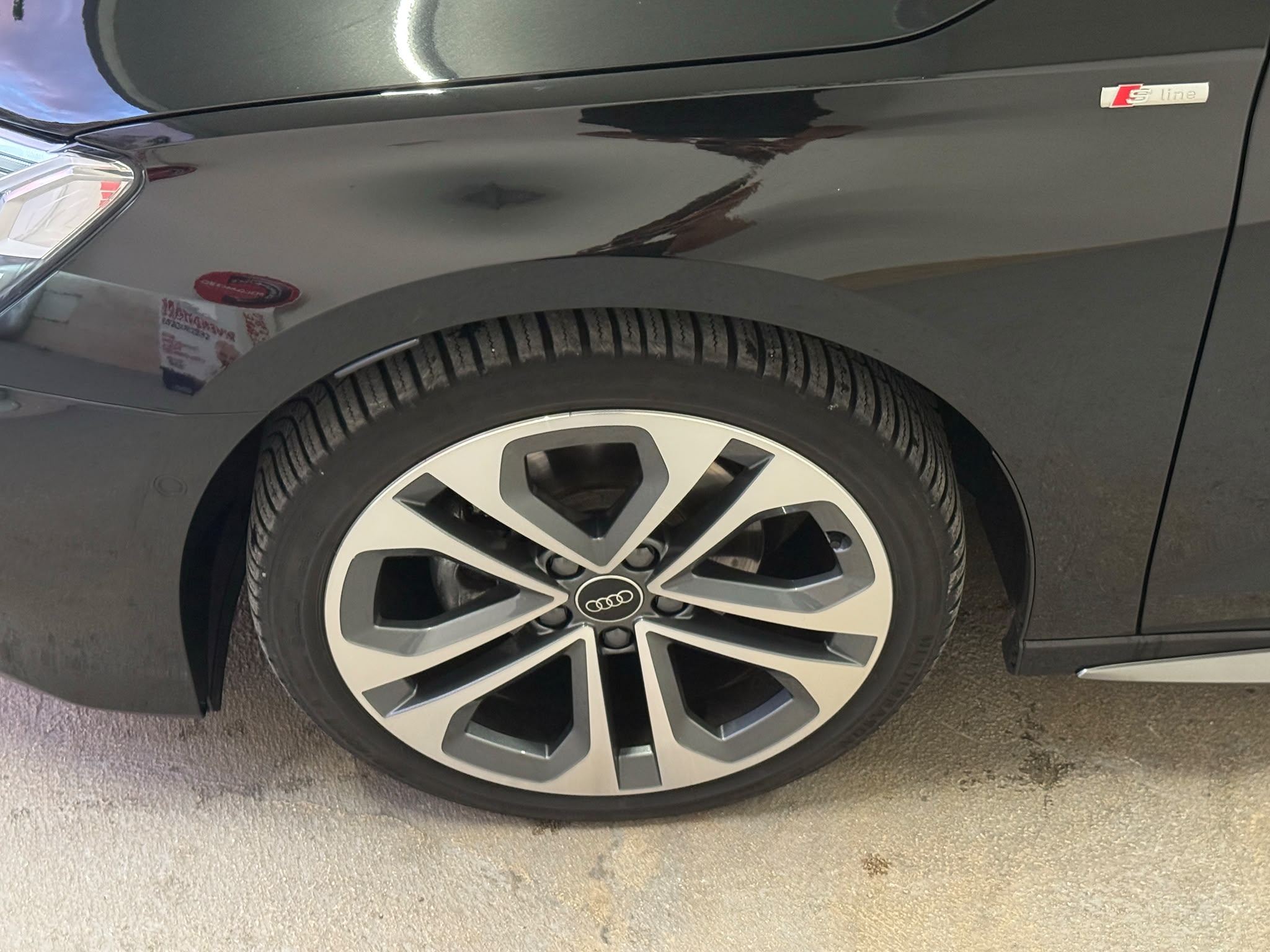 
								Audi A3 Sportback 2.0 TDI 35 S line full									